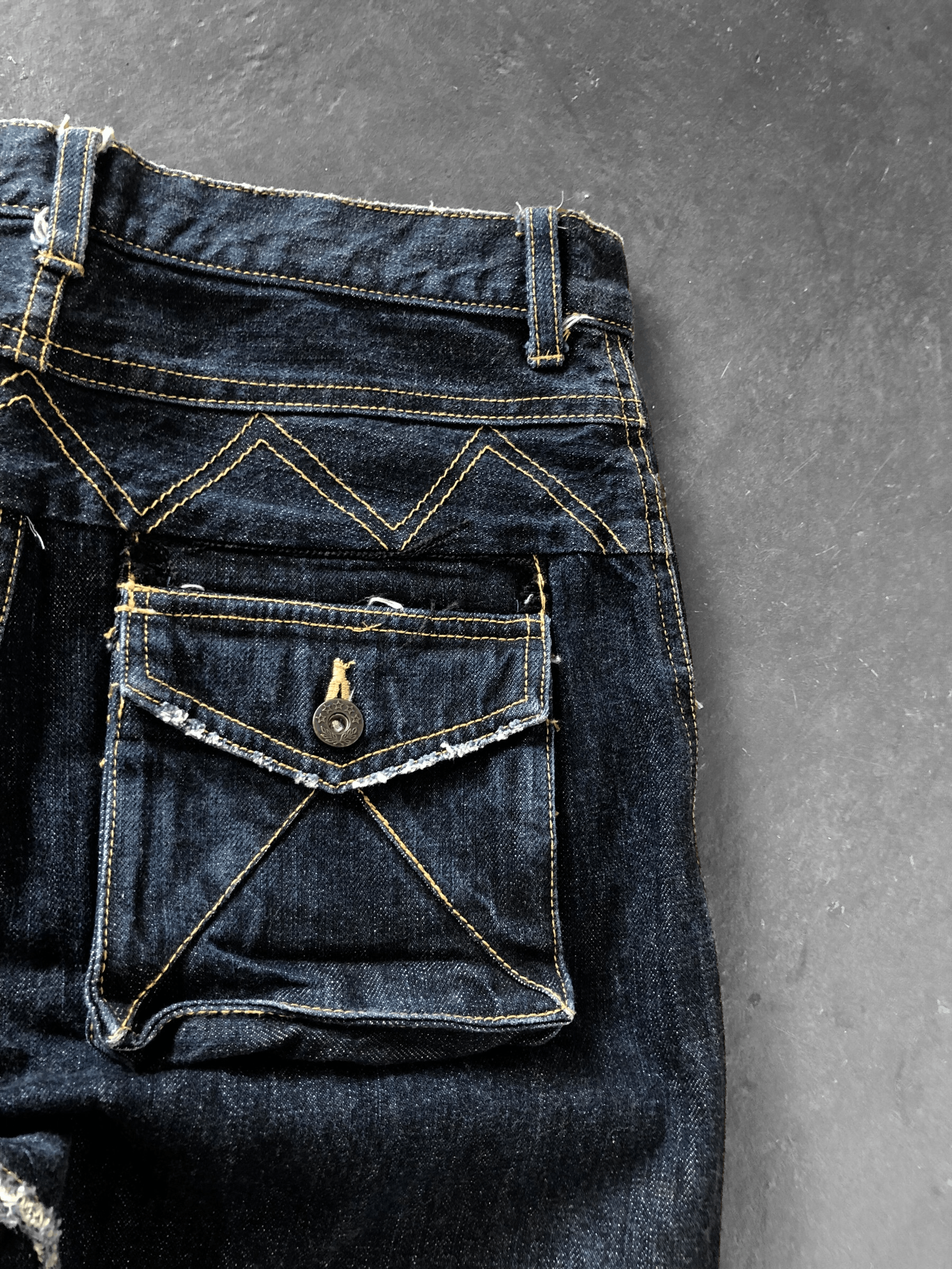 Japanese Brand CANDY STRIPPER SASHIKO BORO RIPPED INDIGO JEANS Size US 31 - 7 Thumbnail