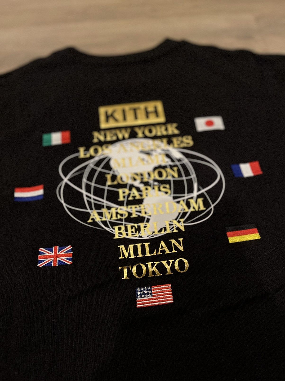 KITH × Tom Fabia That Place Tee キス-