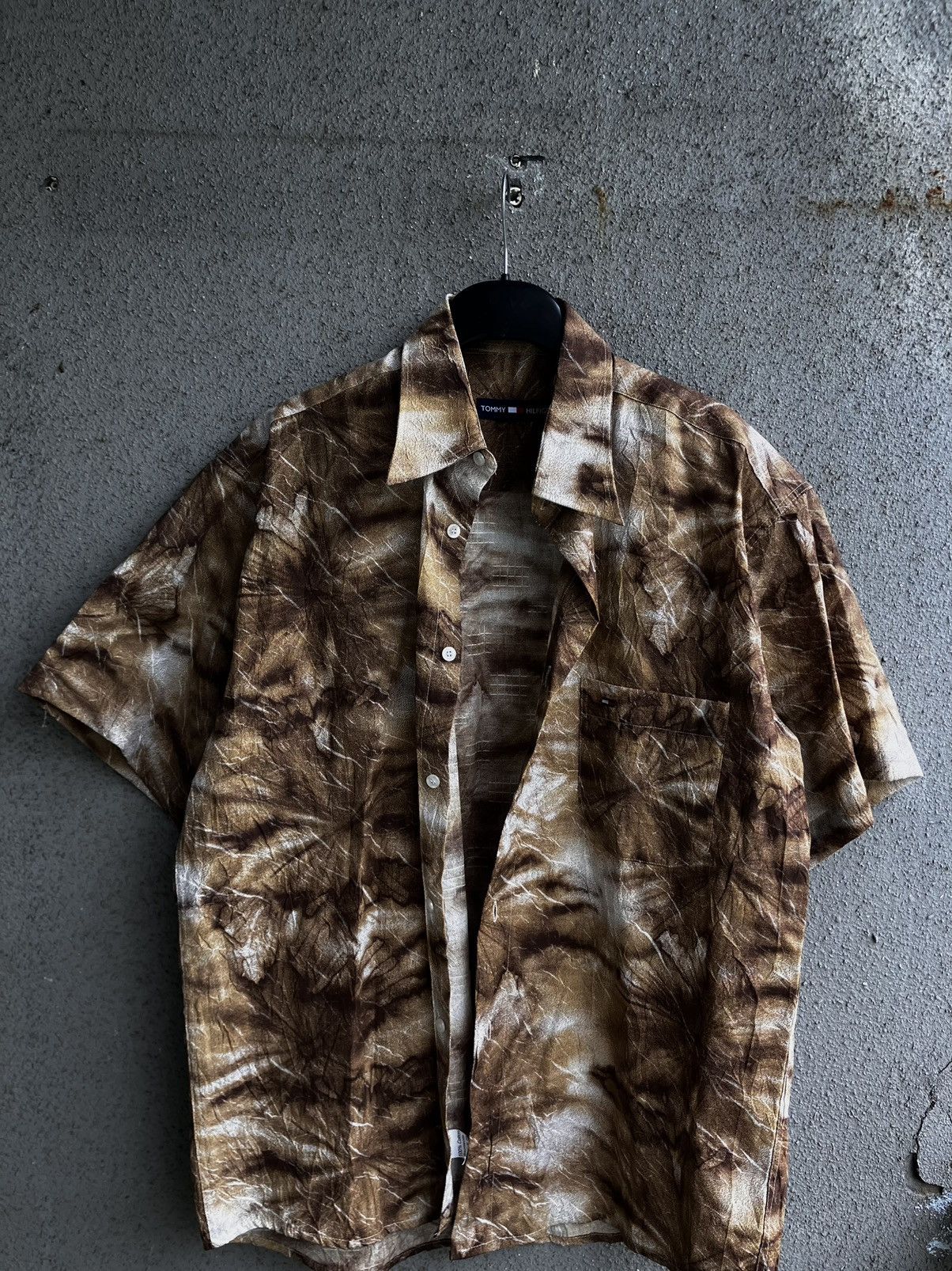 Tommy Hilfiger × Vintage Tommy Hilfiger Vintage Coffee Tir Dye Shirt Size US M / EU 48-50 / 2 - 7 Thumbnail