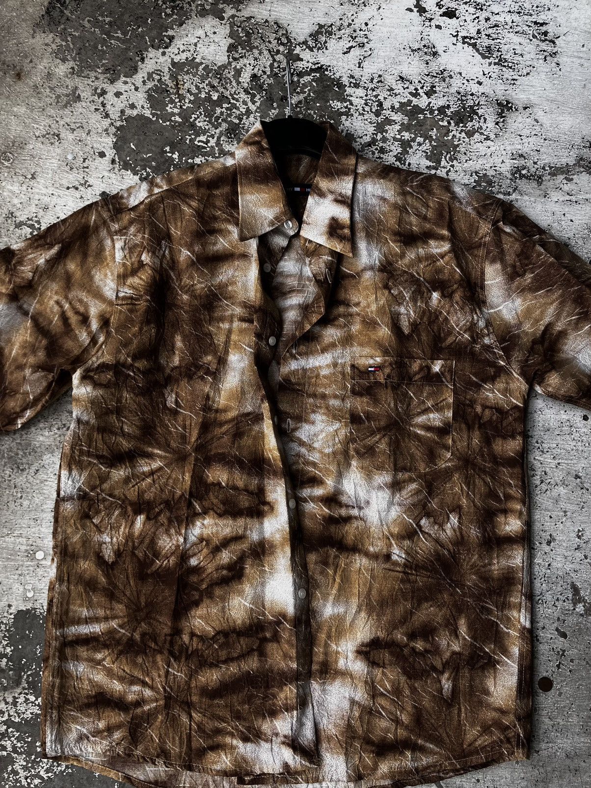 Tommy Hilfiger × Vintage Tommy Hilfiger Vintage Coffee Tir Dye Shirt Size US M / EU 48-50 / 2 - 6 Thumbnail