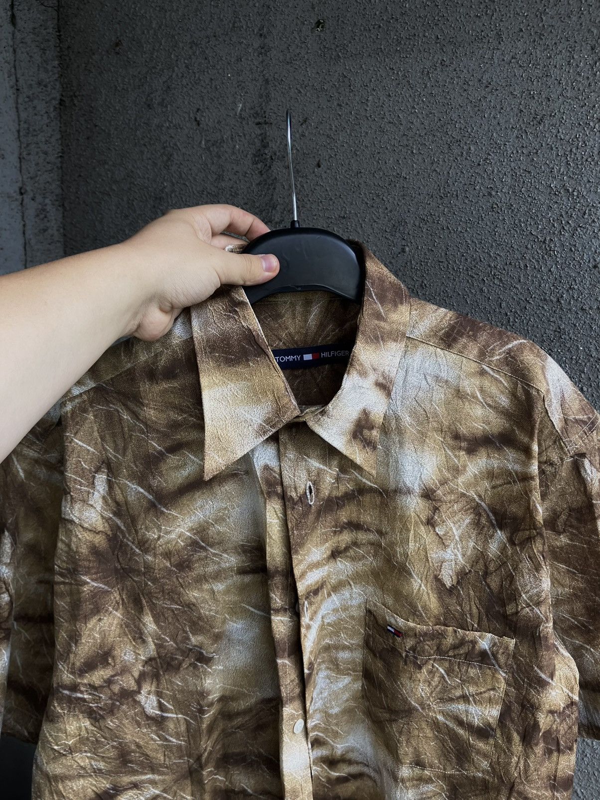 Tommy Hilfiger × Vintage Tommy Hilfiger Vintage Coffee Tir Dye Shirt Size US M / EU 48-50 / 2 - 3 Thumbnail