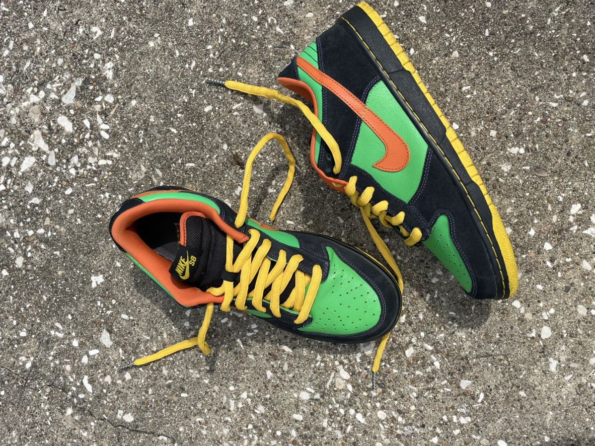 Nike Dunk Low Green Spark/Hoop Orange Size US 10 / EU 43 - 11 Thumbnail