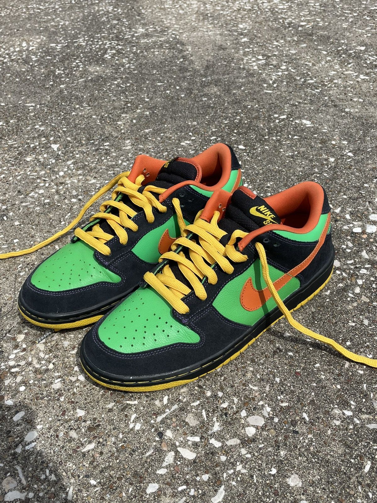 Nike Dunk Low Green Spark/Hoop Orange Size US 10 / EU 43 - 1 Thumbnail