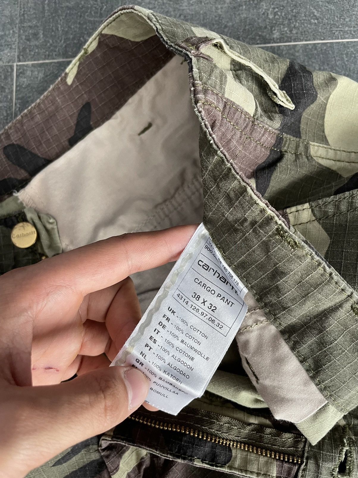 Carhartt Vintage Carhartt Camo Military Cargo Pants Joggers Size 38 Size US 38 / EU 54 - 10 Thumbnail