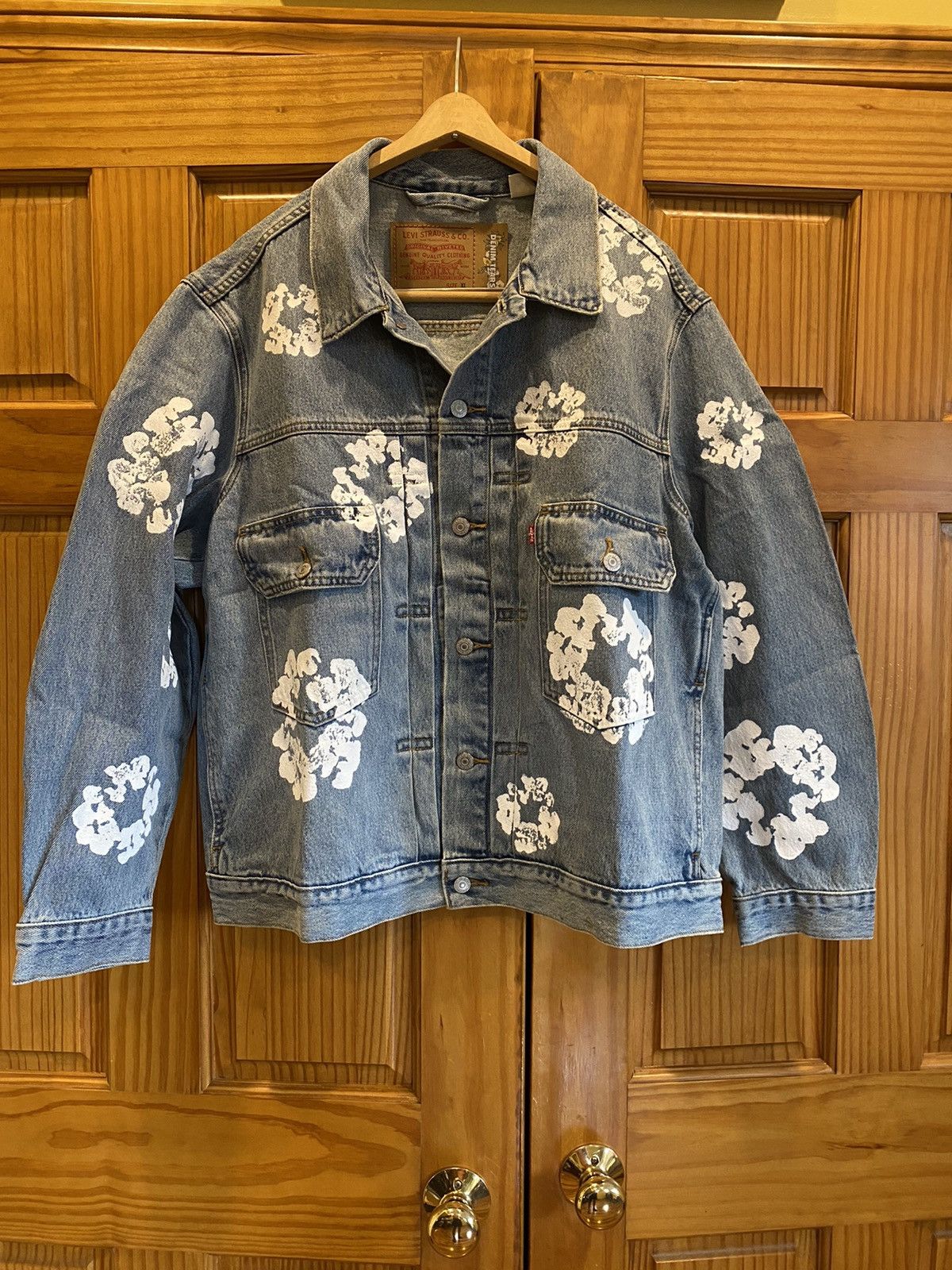 DENIM TEARS × Levi's Levi's Denim Tears Type 2 Wreath Light Wash Jacket Size US XL / EU 56 / 4 - 4 Thumbnail