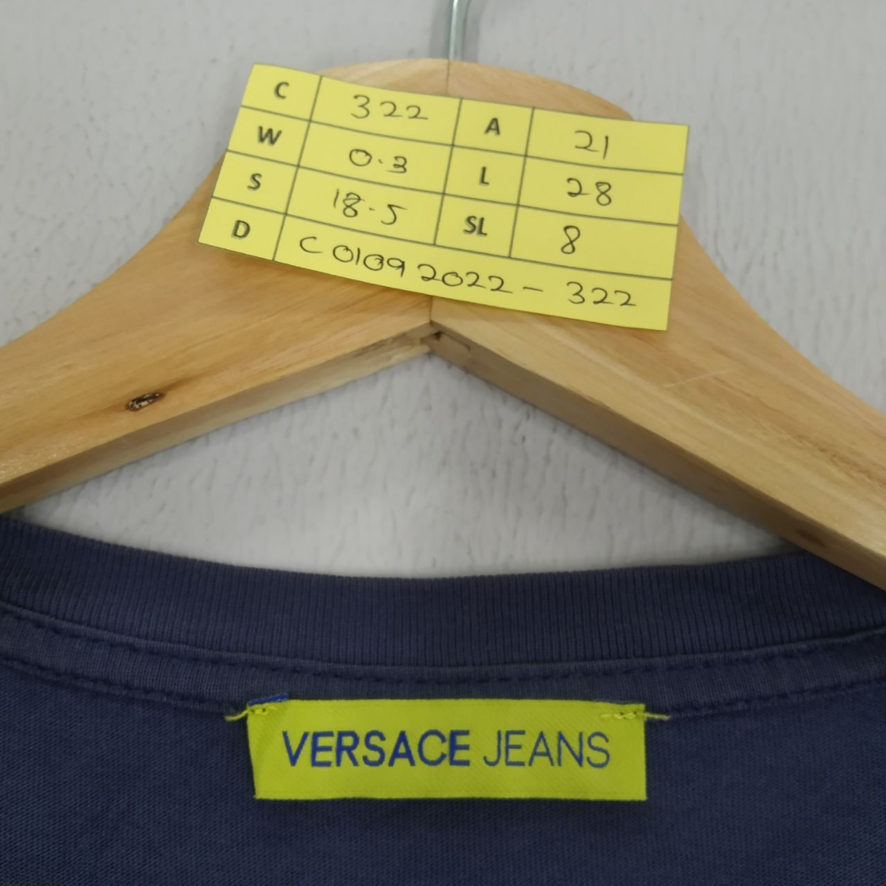 Versace × Vintage Rare!! Versace Jeans Fullprint Tiger Design T-shirt Size US L / EU 52-54 / 3 - 12 Thumbnail