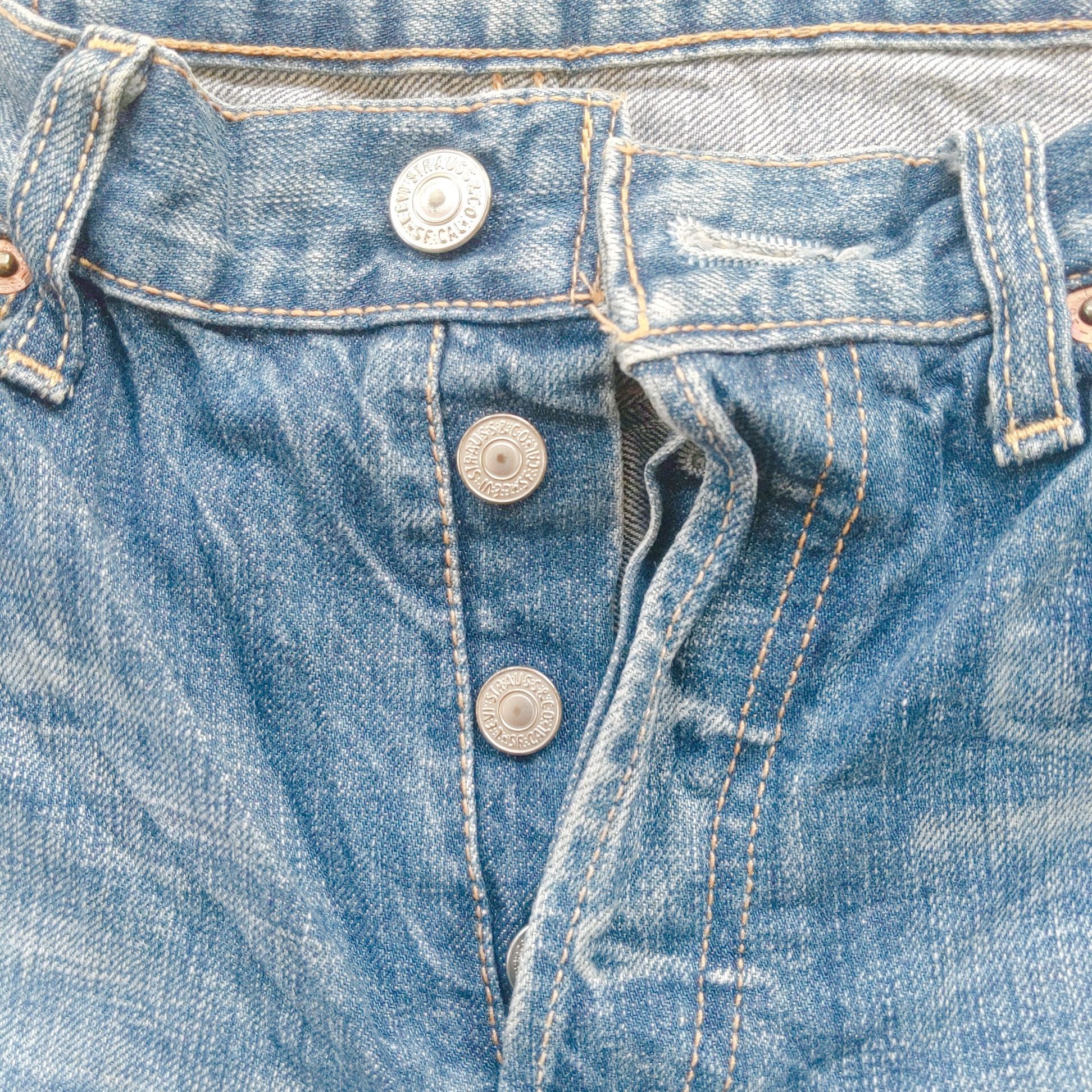 Jean × Levi's × Vintage Vintage Levis 501 W28 Distressed Short Denim Button Pants Size US 28 / EU 44 - 9 Thumbnail