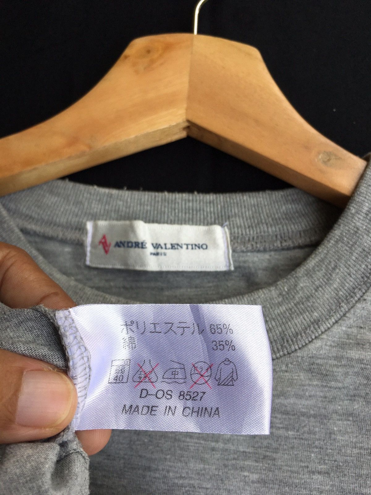 Valentino Vintage Andre Valentino Spellout Tshirt Size US L / EU 52-54 / 3 - 16 Thumbnail