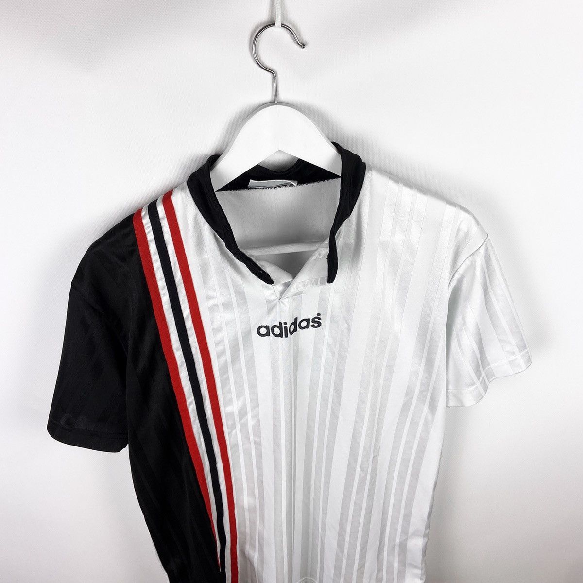 Adidas Vintage 90s Adidas Center Logo Embroidered Soccer Jersey Size US M / EU 48-50 / 2 - 2 Thumbnail