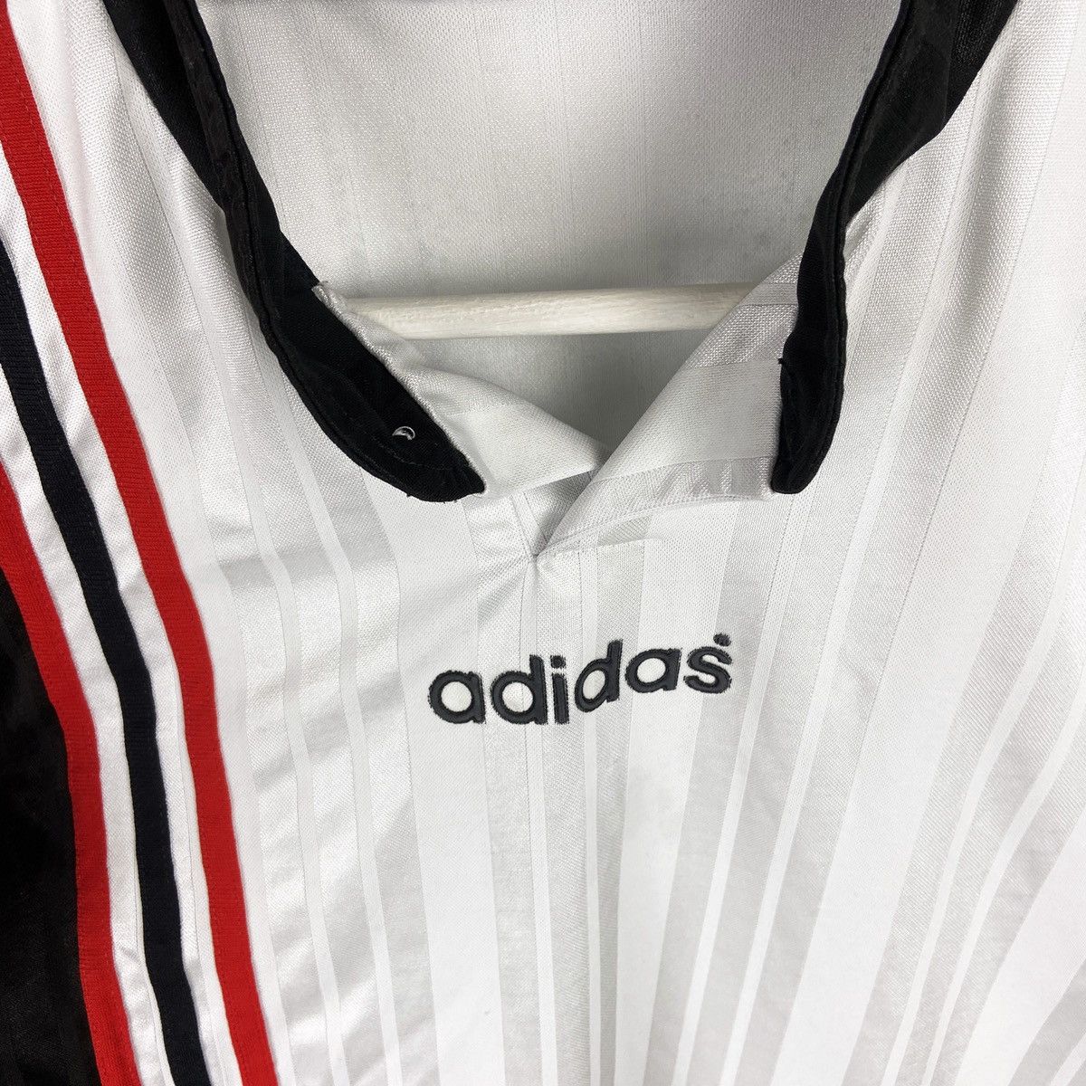 Adidas Vintage 90s Adidas Center Logo Embroidered Soccer Jersey Size US M / EU 48-50 / 2 - 3 Thumbnail