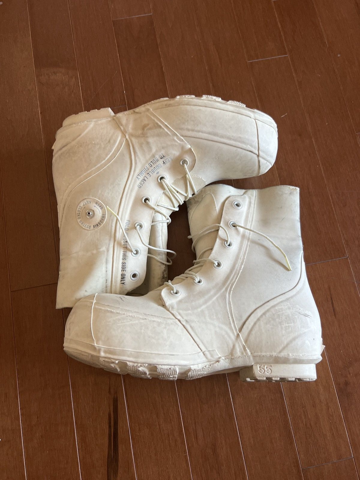 Mickey Mouse “Bunny Boots” Bata Rick Owens