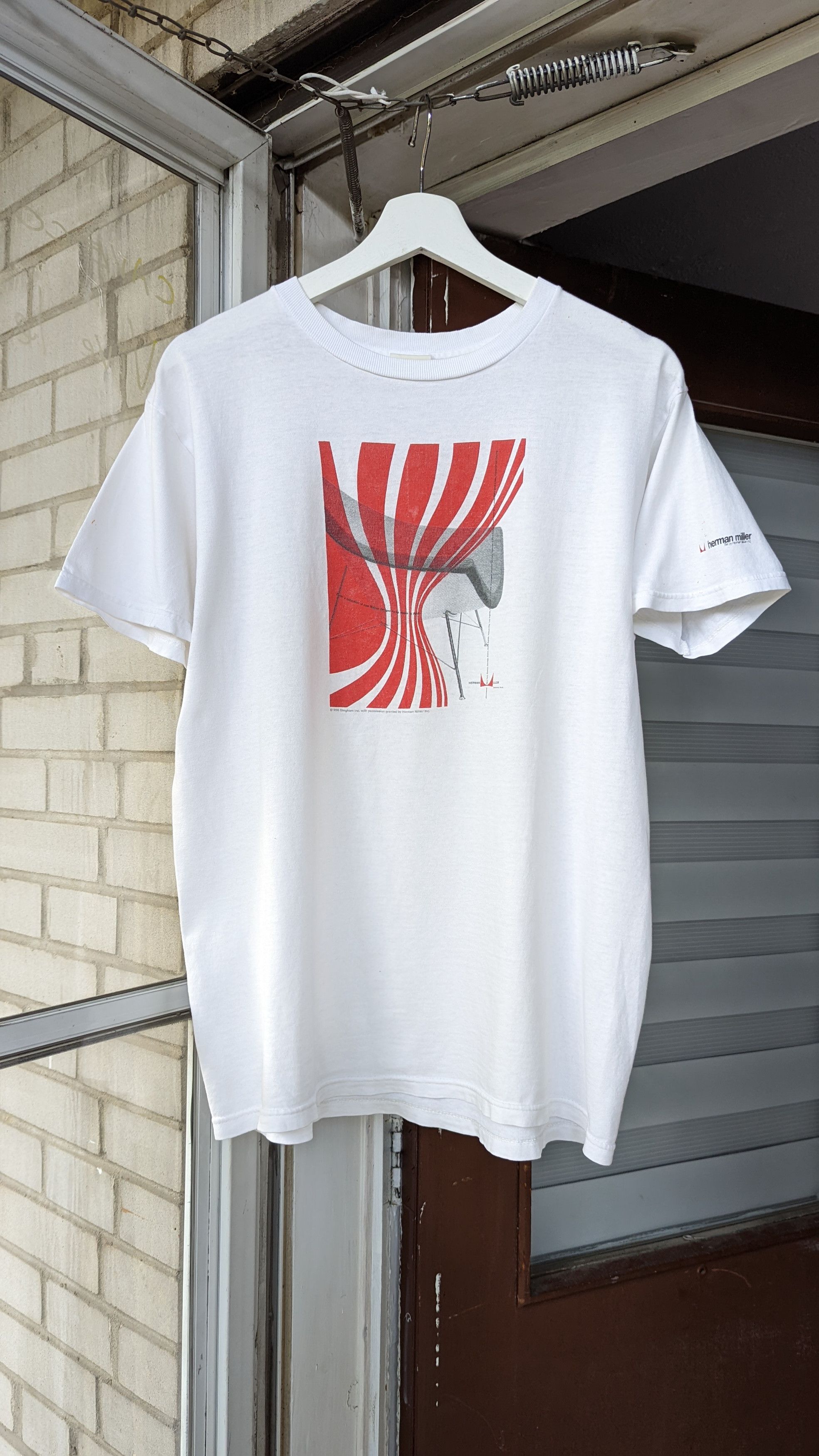 Vintage Vintage Herman Miller Coconut Chair T Shirt Art90s Size US M / EU 48-50 / 2 - 2 Thumbnail