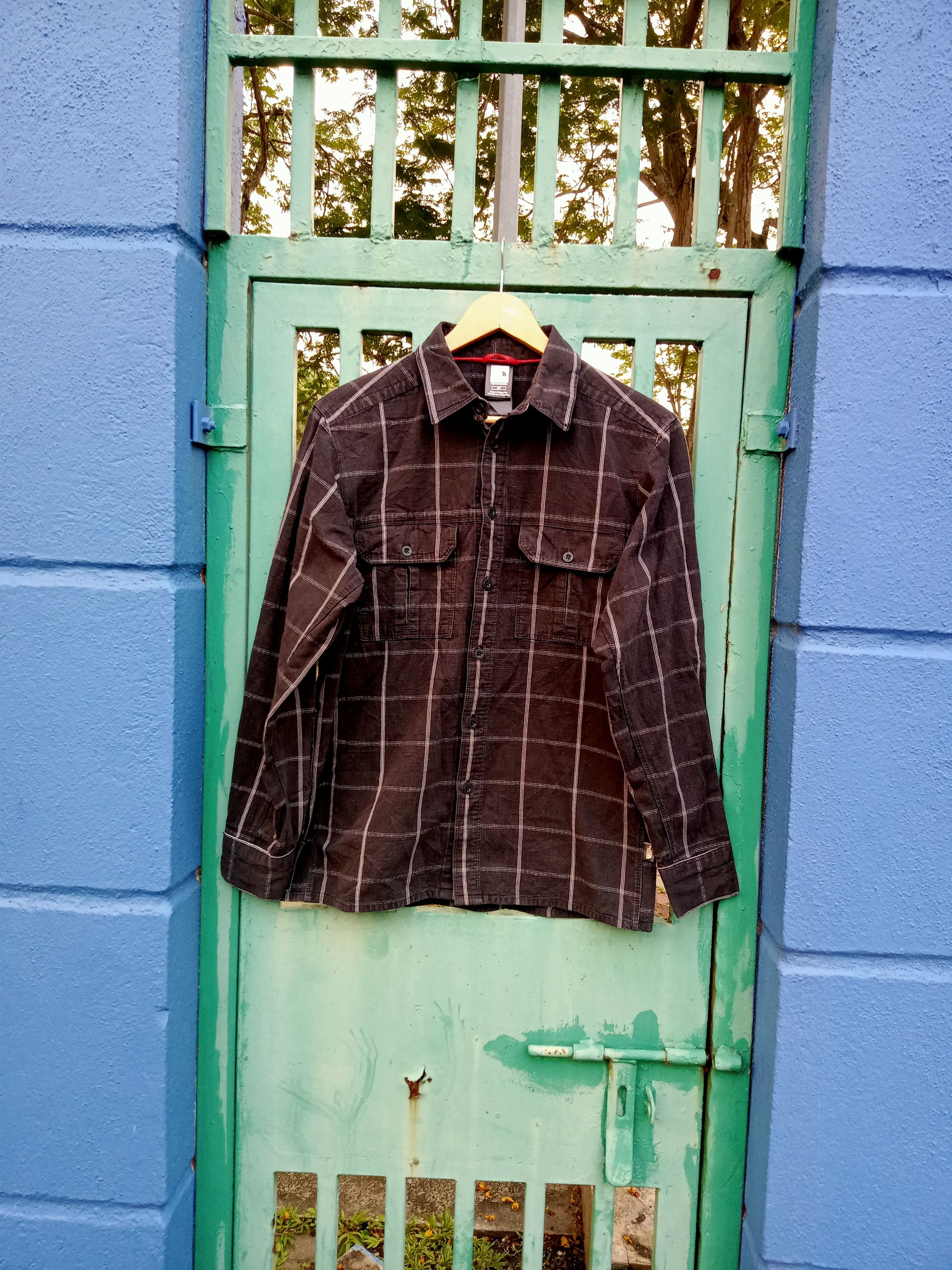 image of The North Face Hommes Checkered Flannel Shirt in Black, Men's (Size Small)