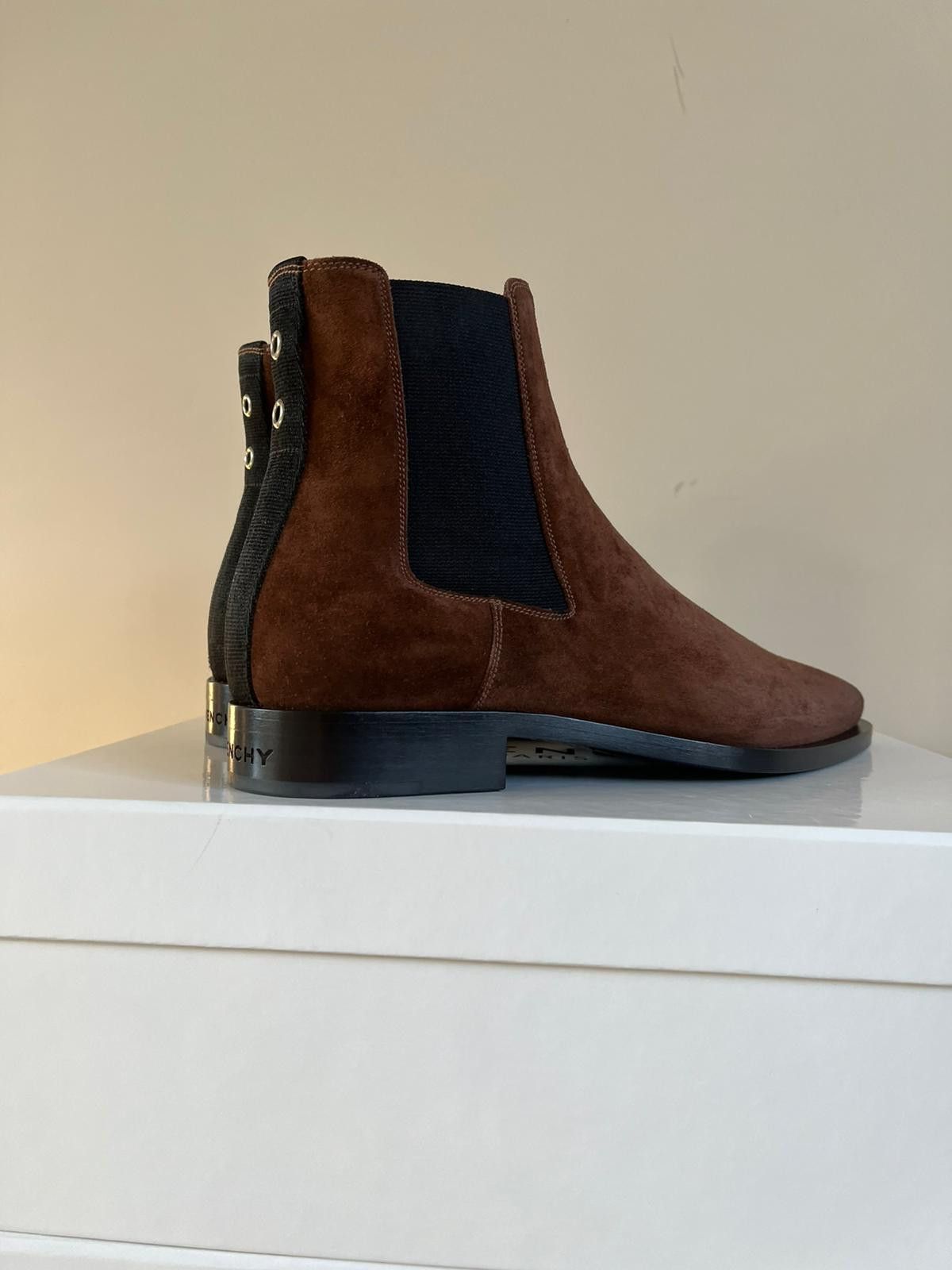 Givenchy Suede Chelsea Boots in Dark Brown Size US 8 / EU 41 - 12 Thumbnail