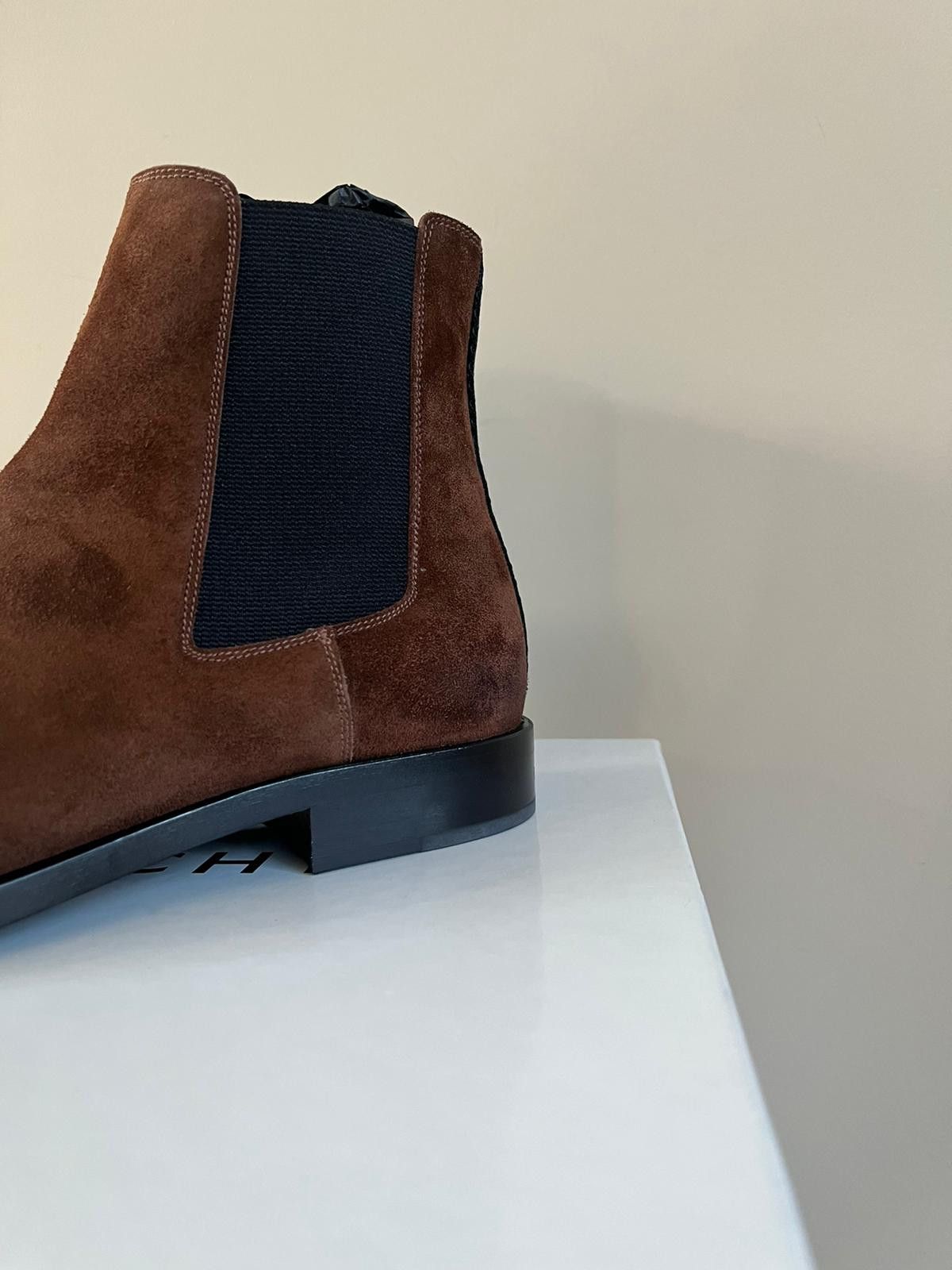 Givenchy Suede Chelsea Boots in Dark Brown Size US 8 / EU 41 - 10 Thumbnail