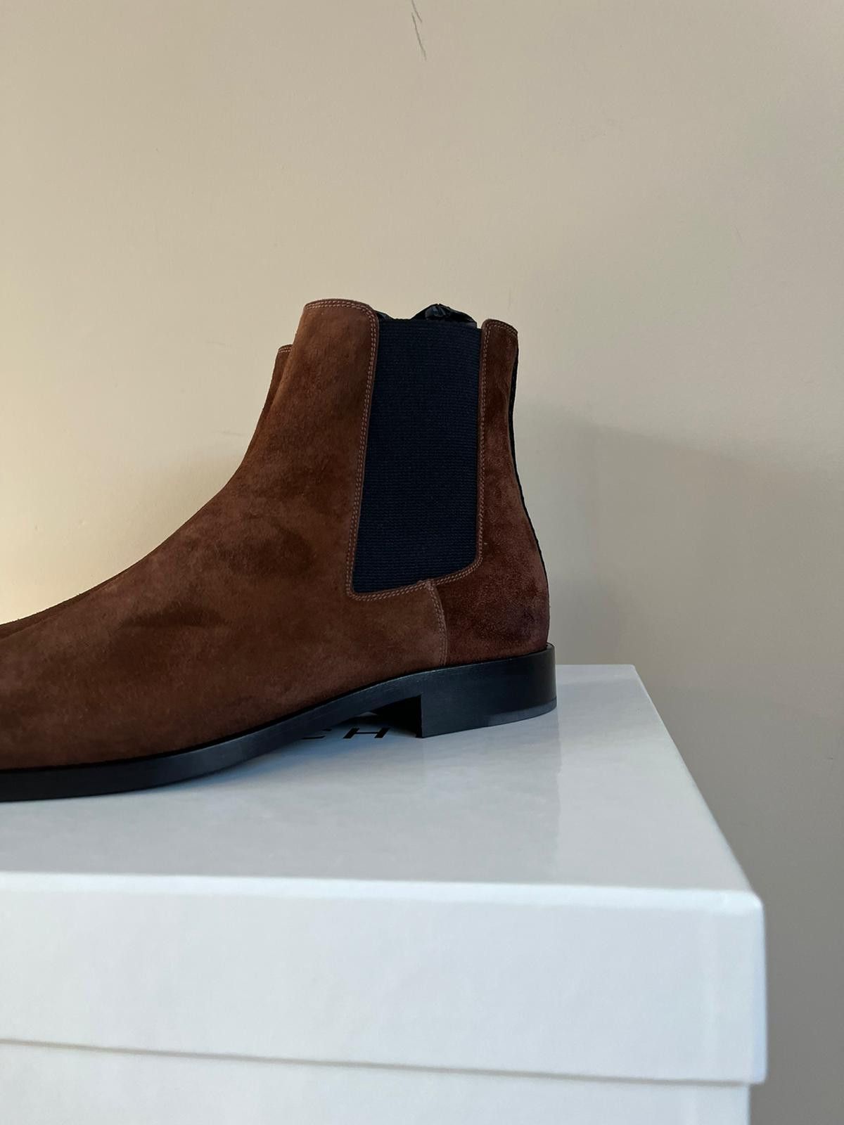 Givenchy Suede Chelsea Boots in Dark Brown Size US 8 / EU 41 - 11 Thumbnail