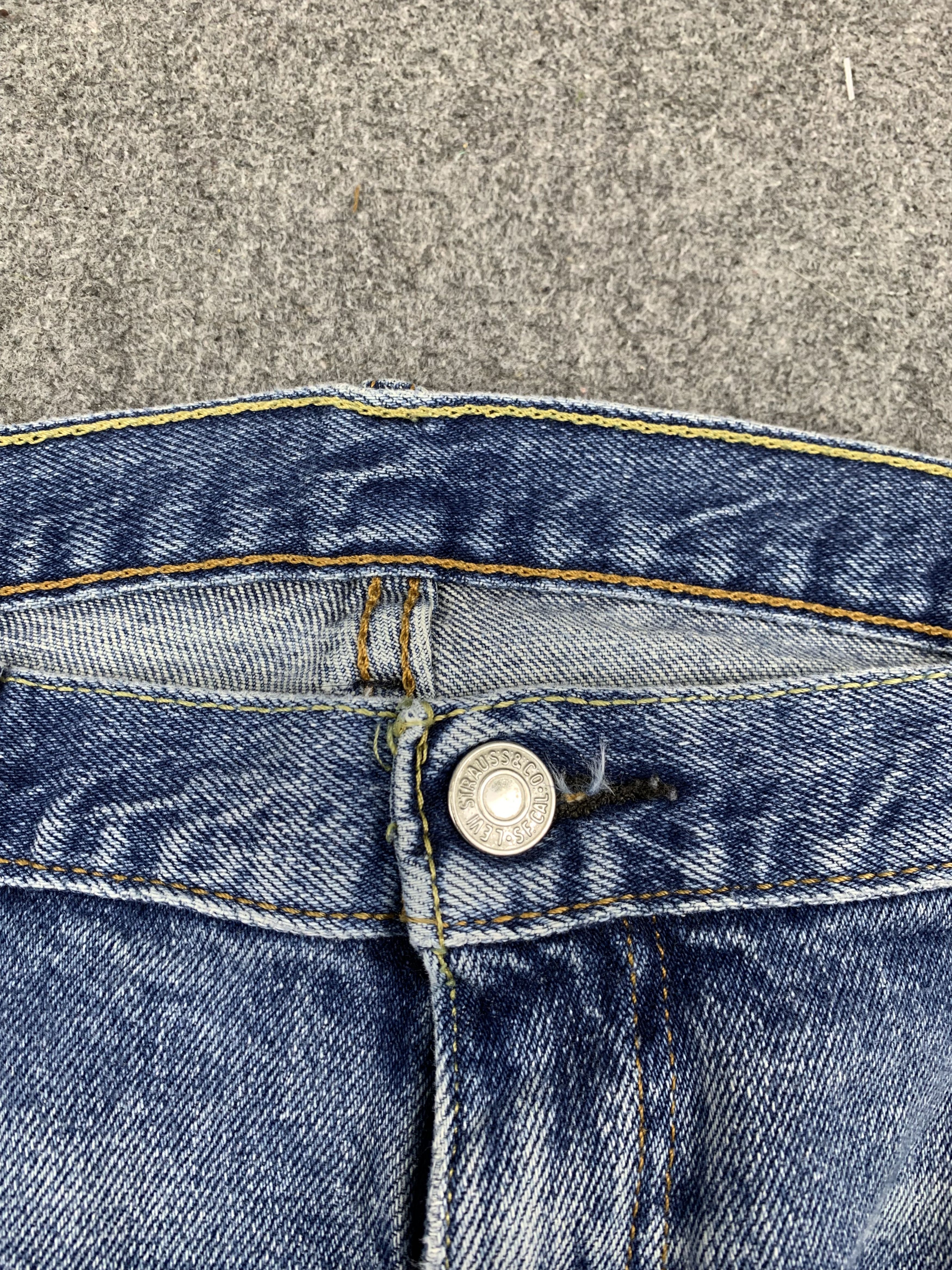 Levi's × Vintage Vintage Ripped Levis 511 Light Wash Jeans Size US 34 / EU 50 - 9 Thumbnail