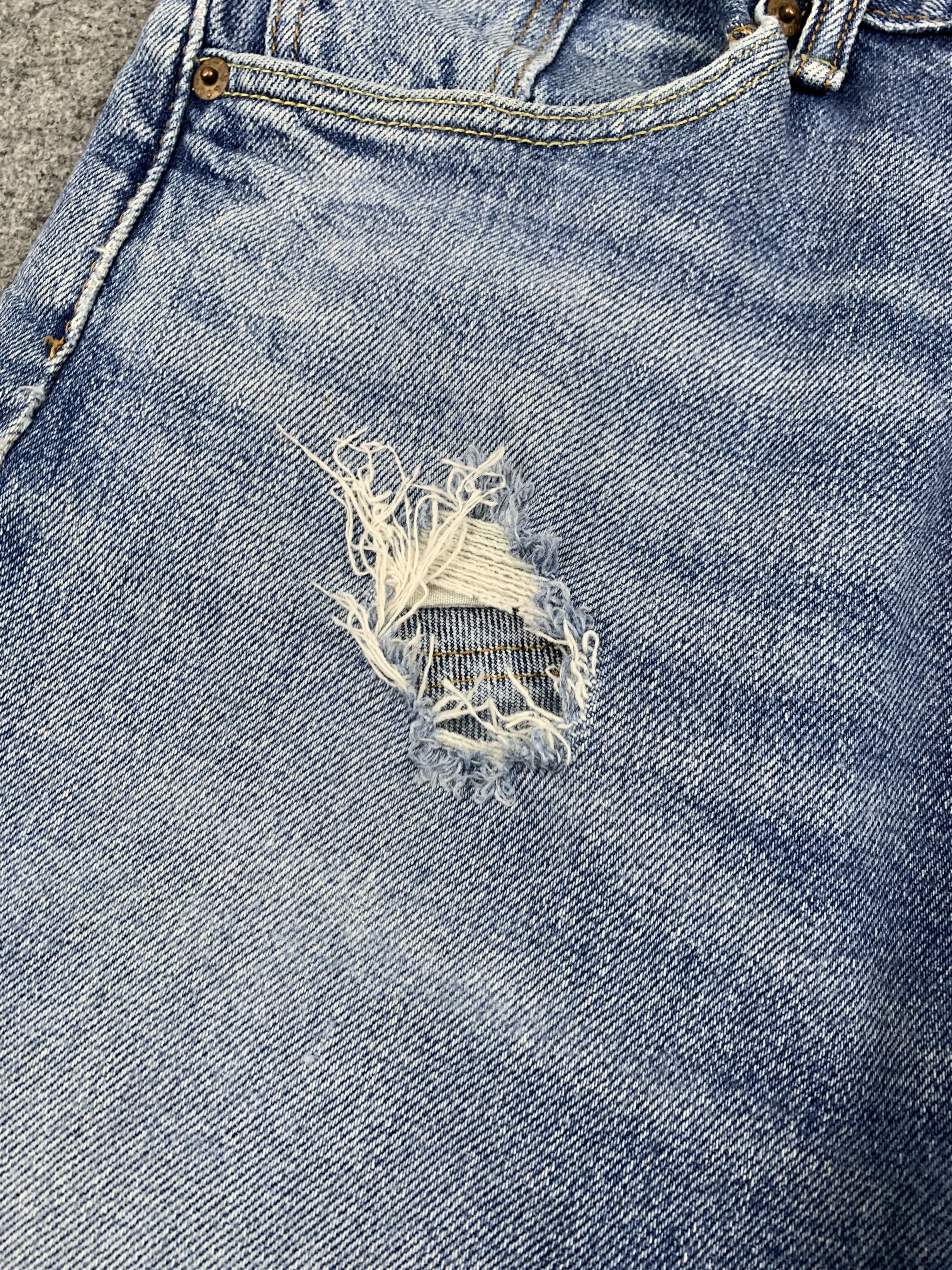 Levi's × Vintage Vintage Ripped Levis 511 Light Wash Jeans Size US 34 / EU 50 - 7 Thumbnail