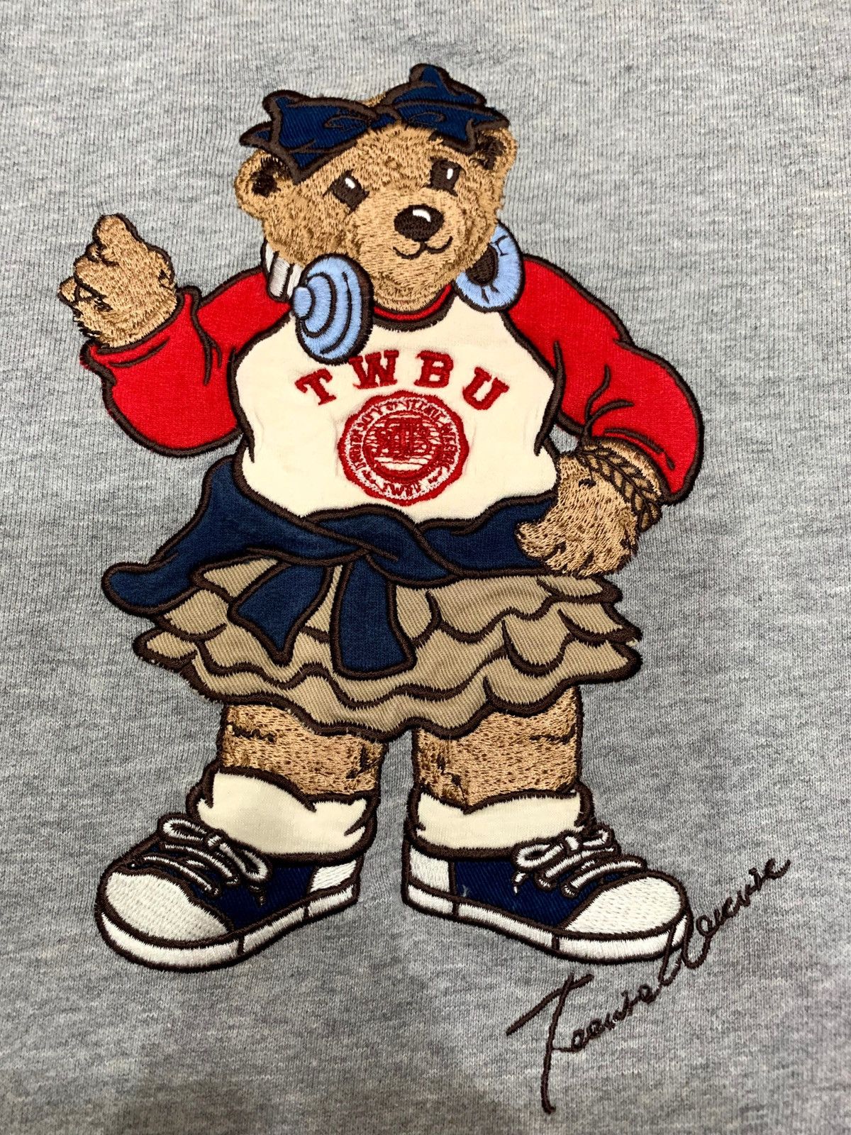 Japanese Brand × Vintage TEENIE WEENIE BEAR Sweatshirt Size FM Fits XS Size US XS / EU 42 / 0 - 14 Thumbnail