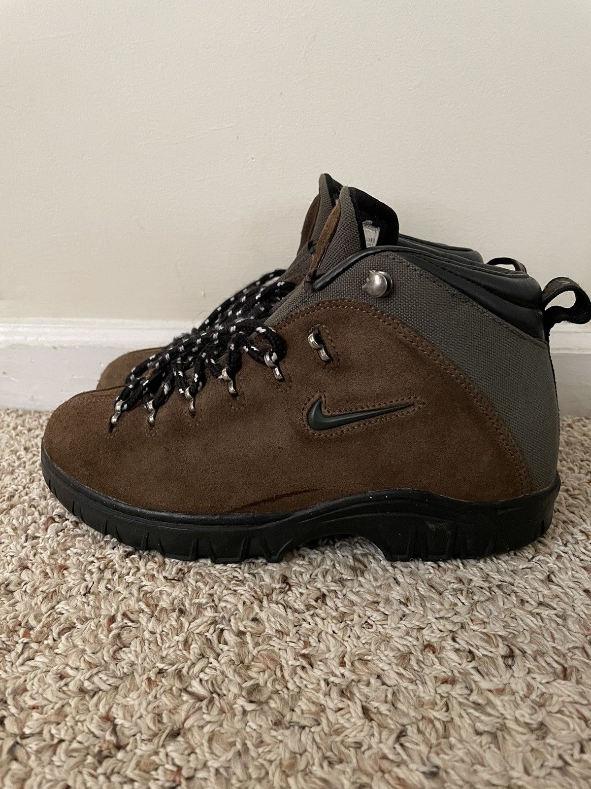 acg boots brown
