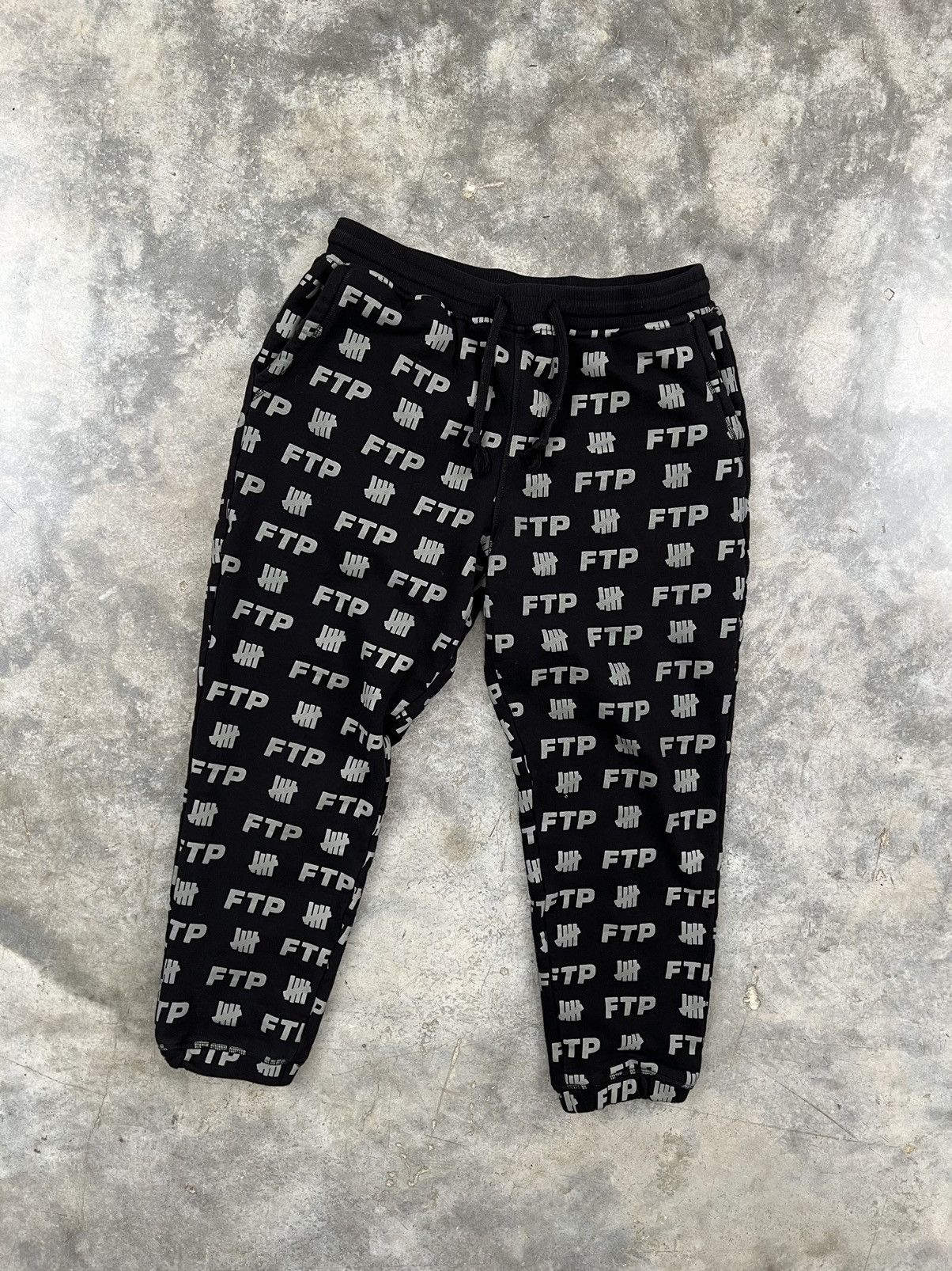 Fuck The Population × Undefeated Fuck The Population x Undefeated Logo Sweatpants / Joggers Size US 32 / EU 48 - 1 Thumbnail