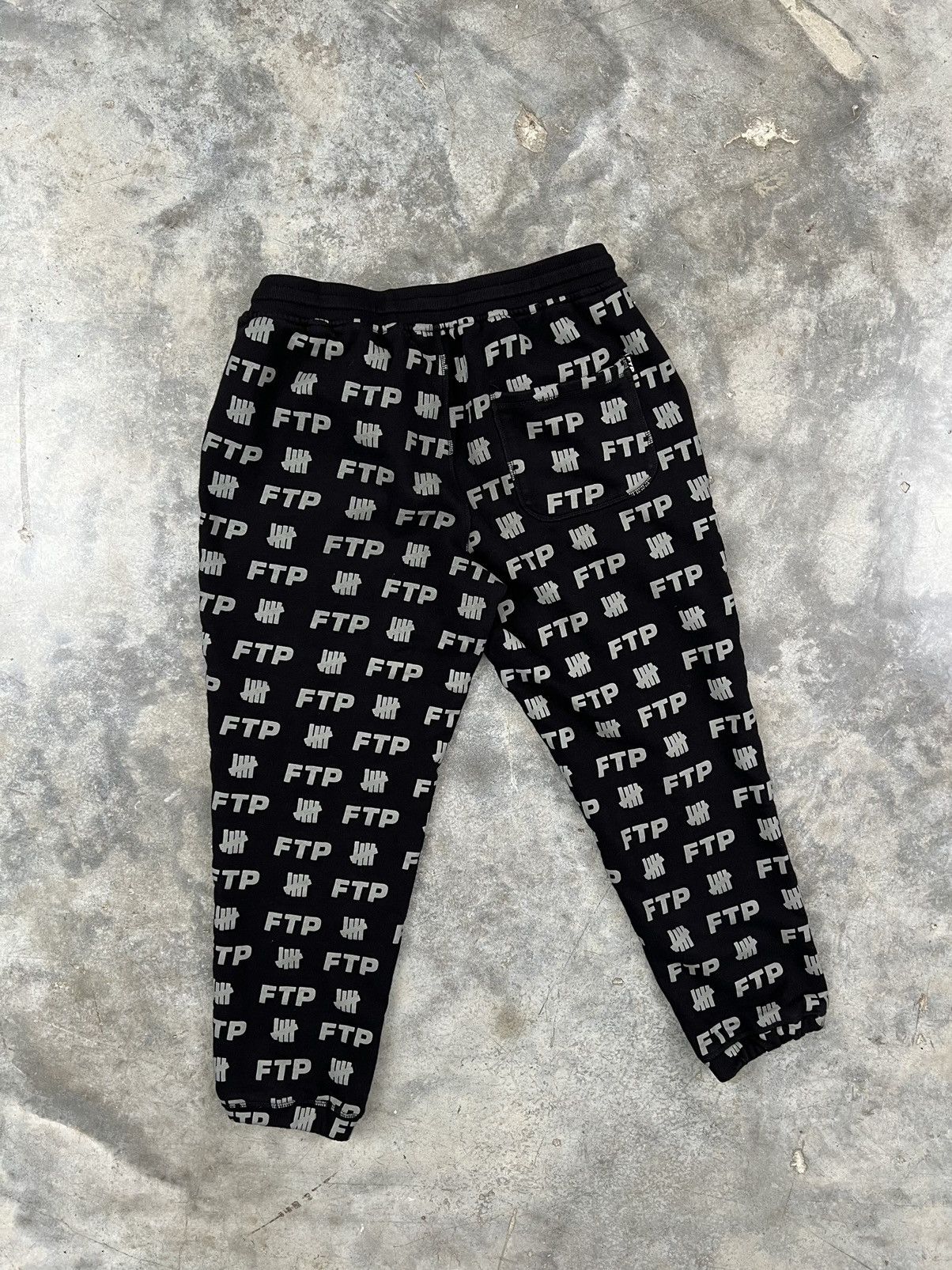 Fuck The Population × Undefeated Fuck The Population x Undefeated Logo Sweatpants / Joggers Size US 32 / EU 48 - 2 Thumbnail