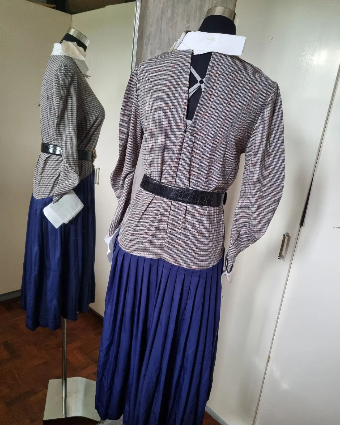 John Galliano John Galliano Twisted Sleeves, Open Back Collar Dress Size L / US 10 / IT 46 - 4 Thumbnail