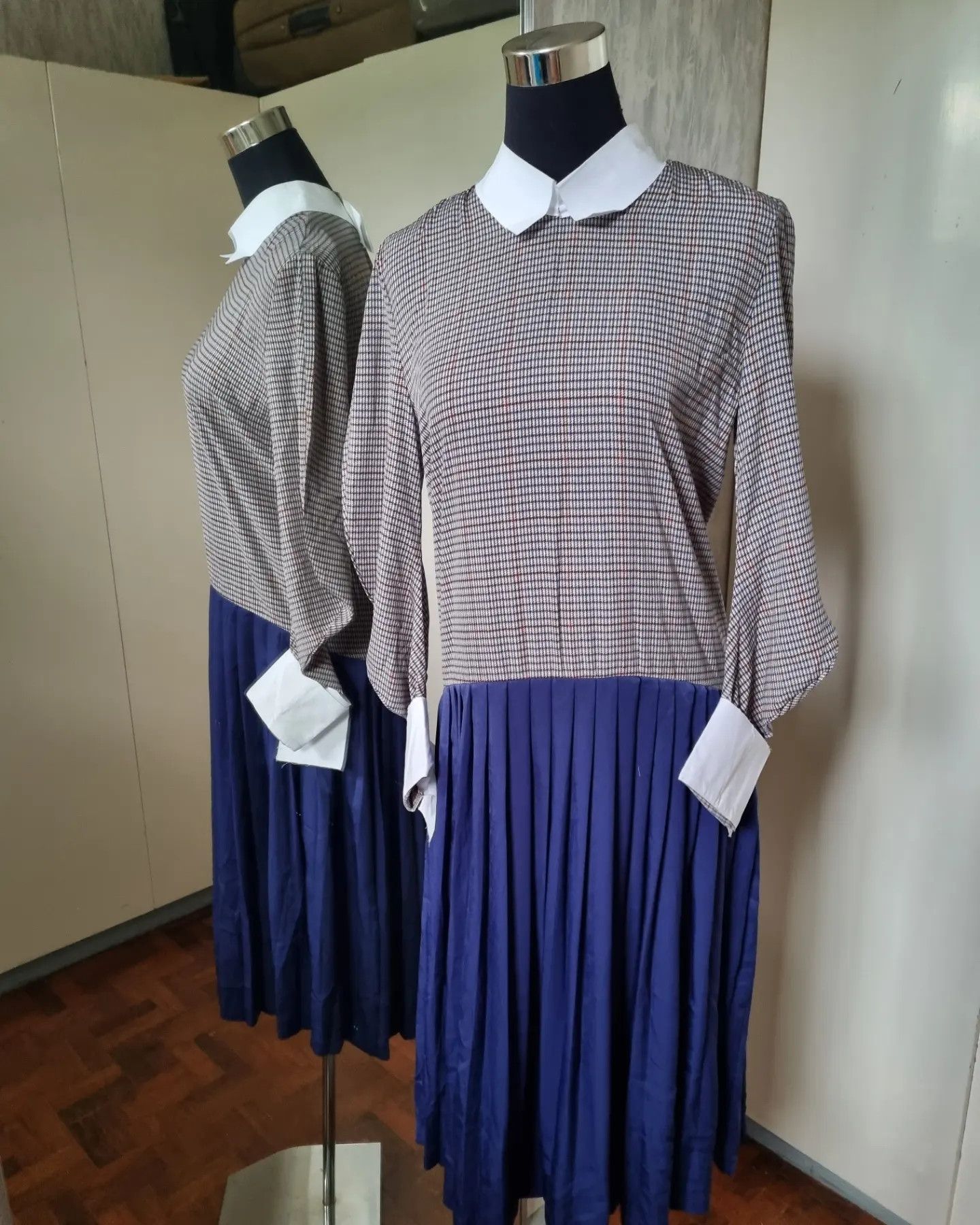 John Galliano John Galliano Twisted Sleeves, Open Back Collar Dress Size L / US 10 / IT 46 - 2 Thumbnail