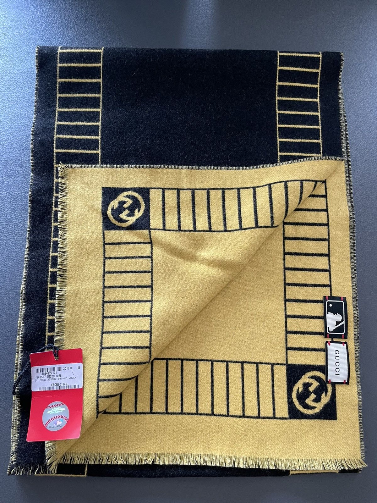 Gucci × MLB Super Limited Gucci x Pittsburgh Pirates Runway Scarf NEW Size ONE SIZE - 7 Thumbnail