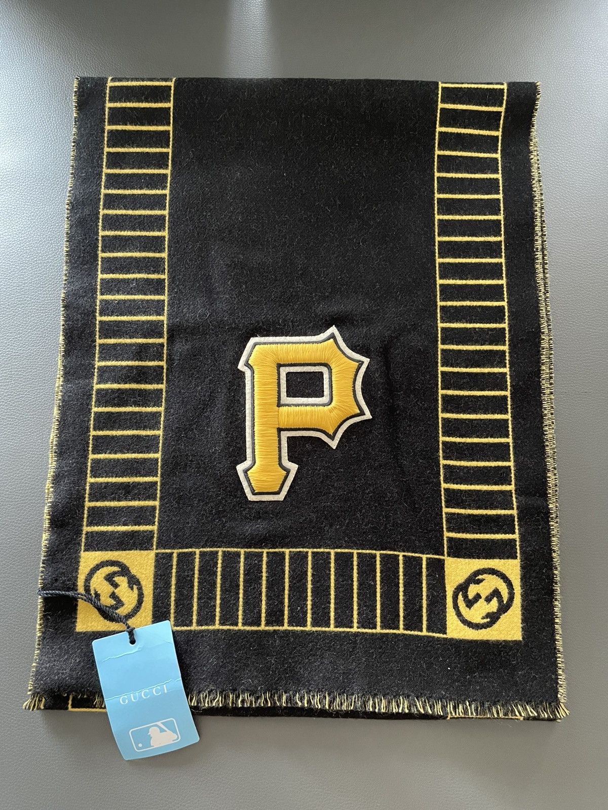 Gucci × MLB Super Limited Gucci x Pittsburgh Pirates Runway Scarf NEW Size ONE SIZE - 6 Thumbnail