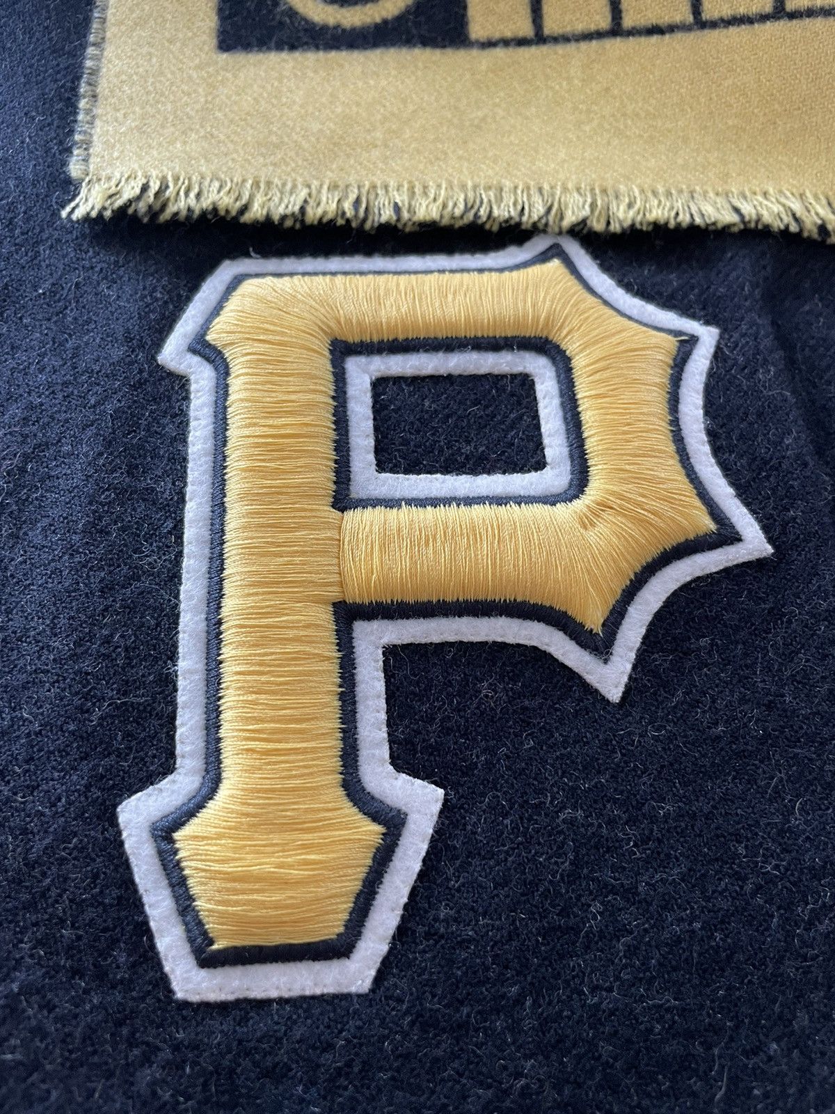 Gucci × MLB Super Limited Gucci x Pittsburgh Pirates Runway Scarf NEW Size ONE SIZE - 16 Thumbnail