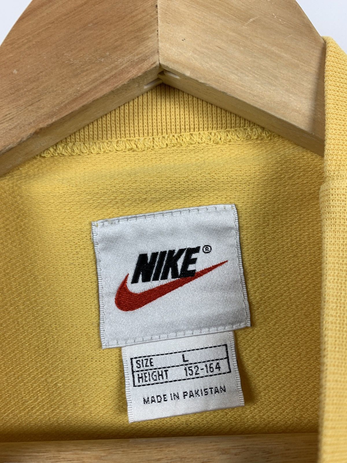 Nike 90s Vintage Nike Center Swoosh Yellow Women’s Sweatshirt Size S / US 4 / IT 40 - 19 Thumbnail