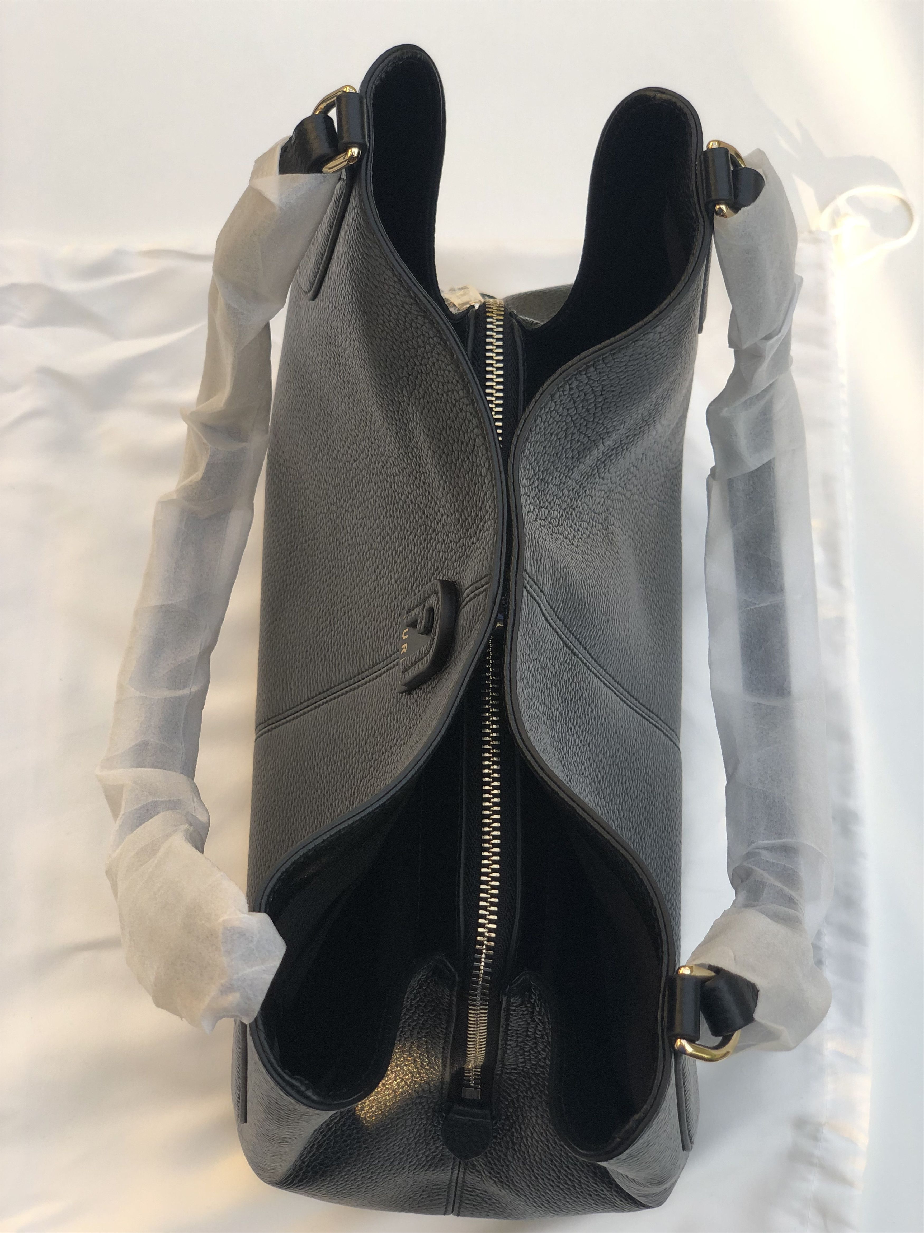 FURLA Dafne M Hobo Vitello KE Bag In Black Leather