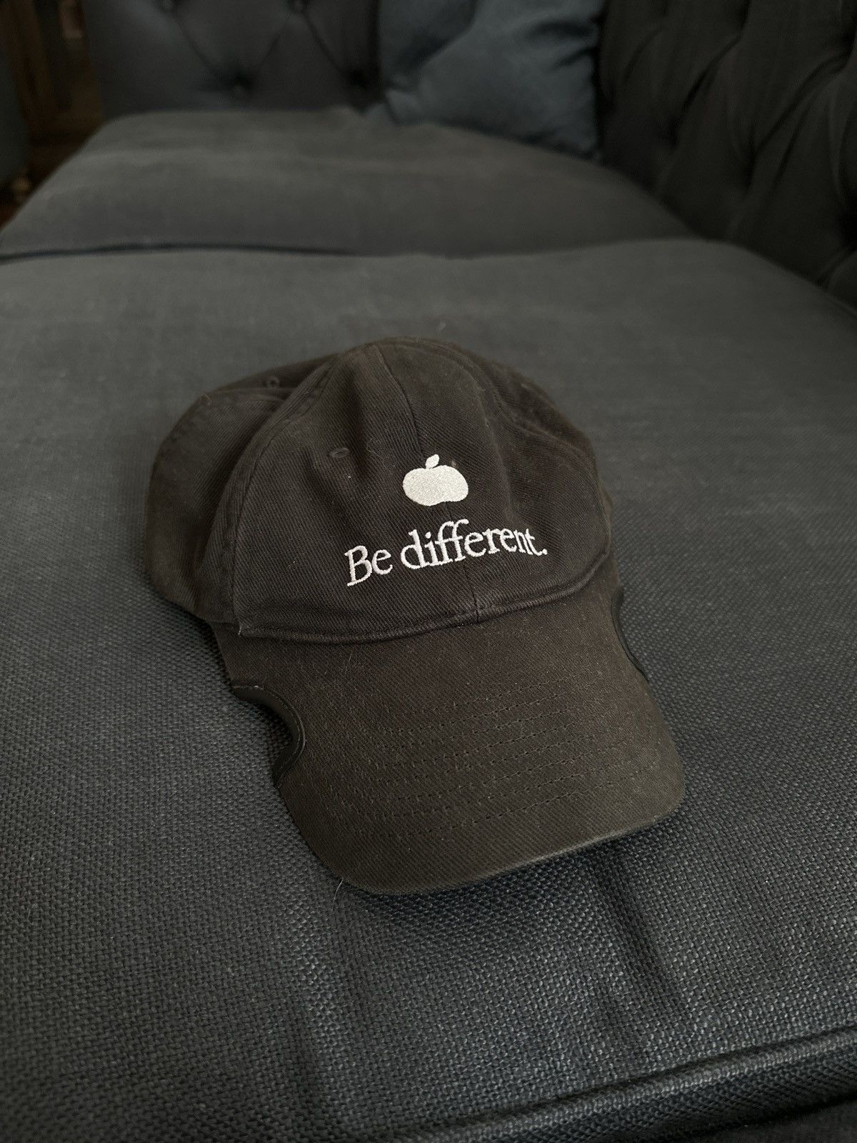 BALENCIAGA Be different キャップ 【公式通販】