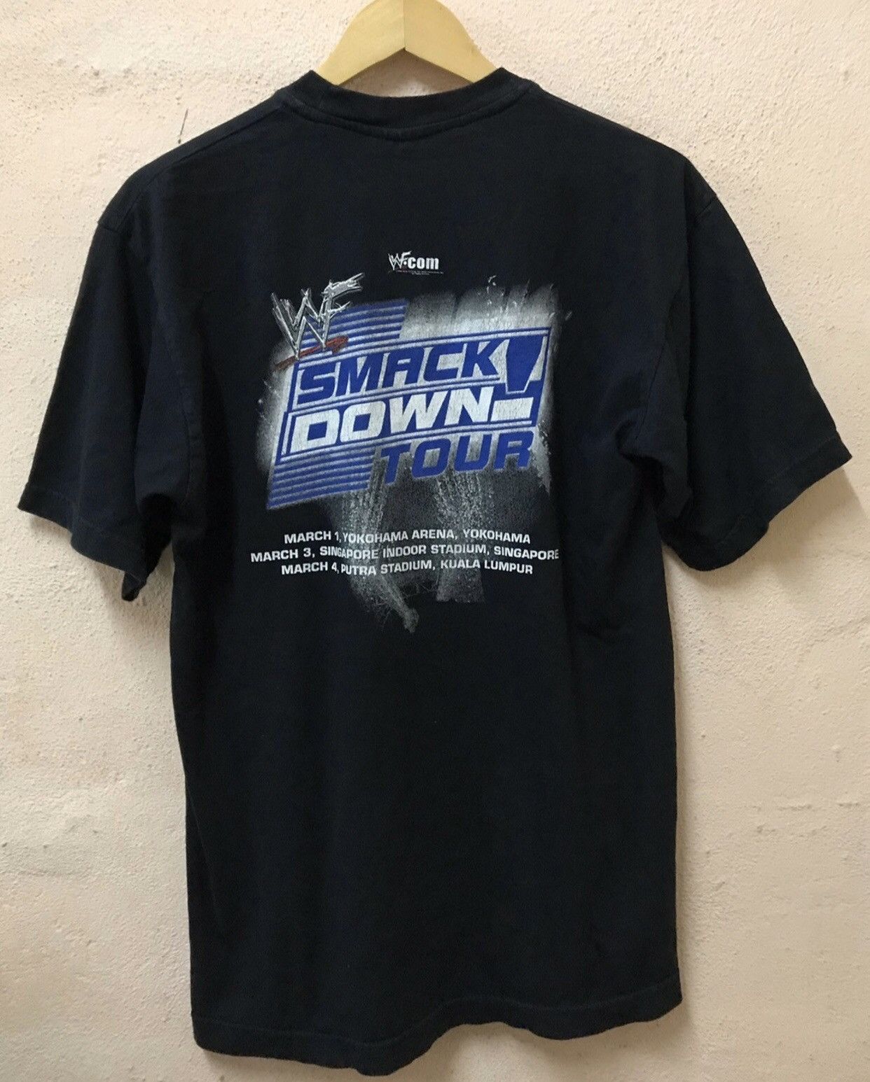 Band Tees × Vintage × WWF Vintage The Rock Wrestler Wwf Smack Down Tour Tshirt Size US L / EU 52-54 / 3 - 5 Thumbnail