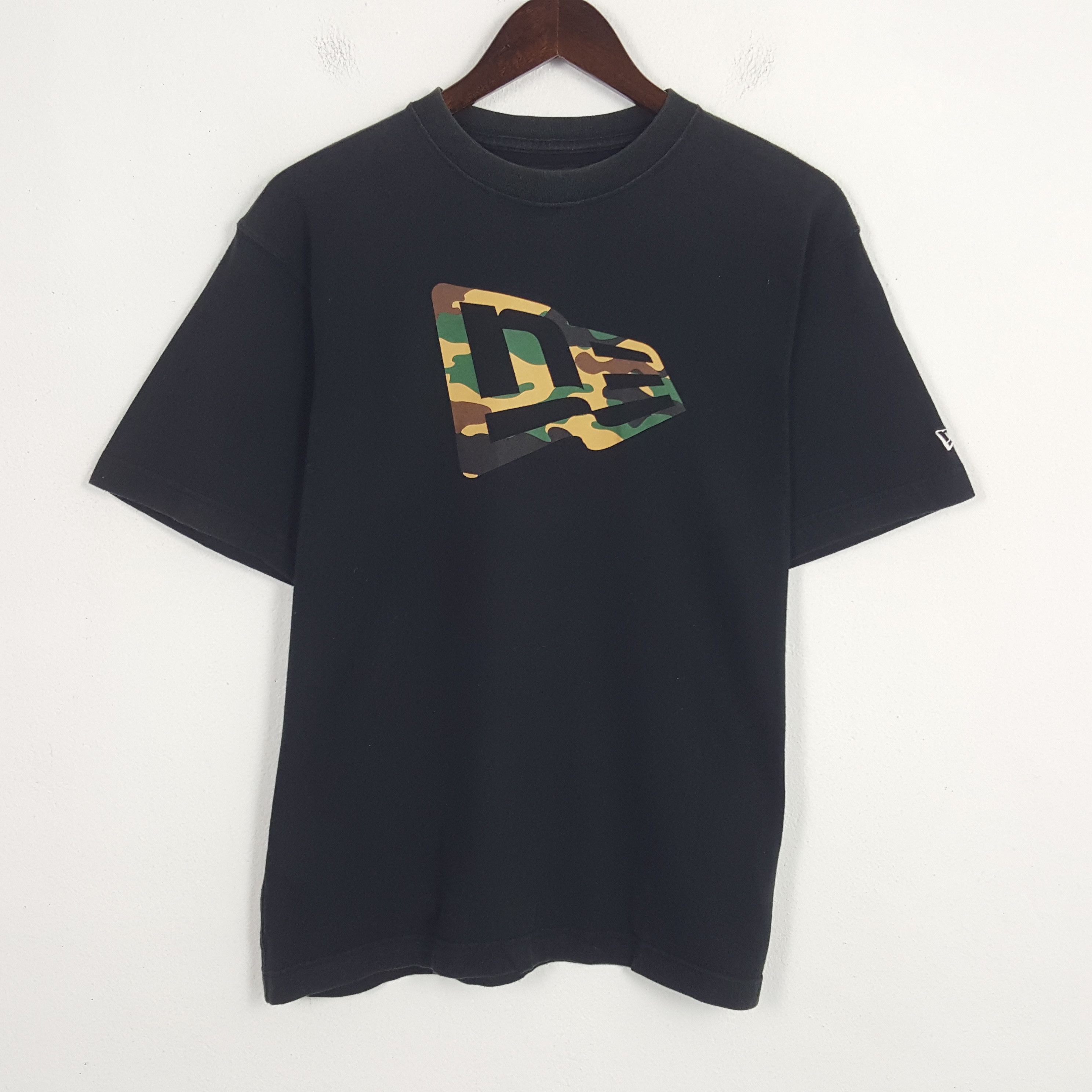 New Era Vintage New Era Big Logo Camo Tshirt Size US L / EU 52-54 / 3 - 1 Thumbnail