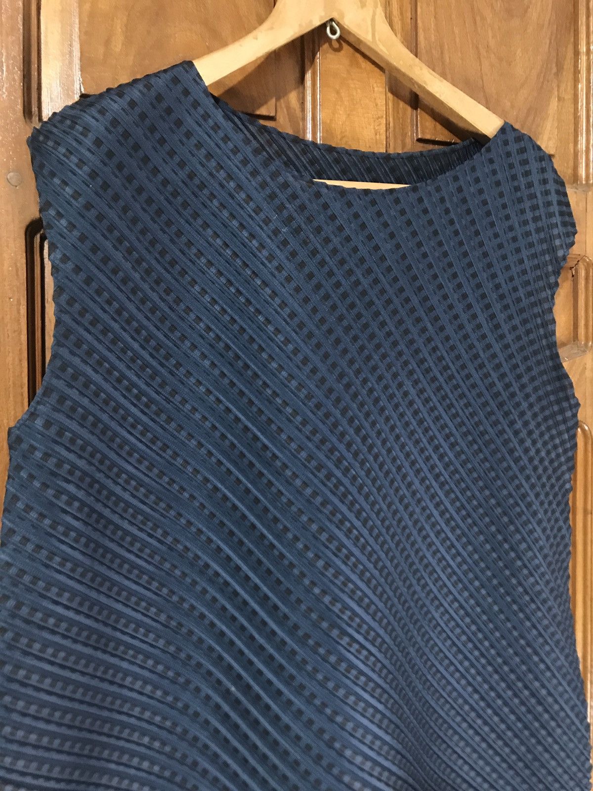 Pleats Please Issey Miyake Issey Miyake Pleated Sleeveless Blouse Size L / US 10 / IT 46 - 2 Thumbnail