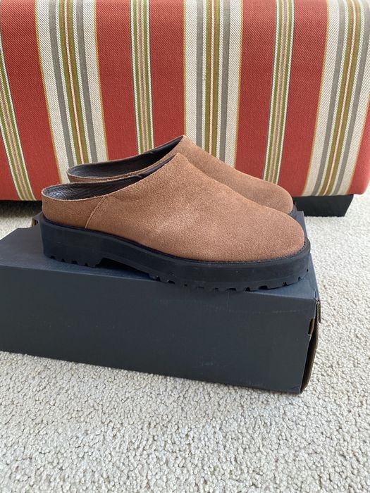 在庫限りの大特価】 SimplyComplicated SUEDE BELTED LUG MULE - メンズ