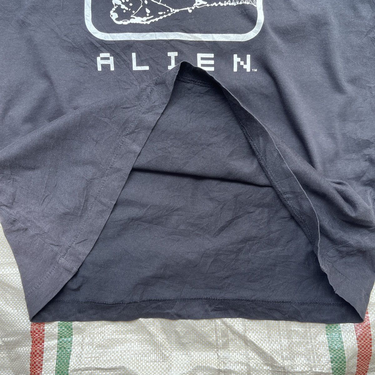 Uniqlo Alien Movie Twentieth Century Fox Film X Uniqlo Copyright Size US L / EU 52-54 / 3 - 14 Thumbnail