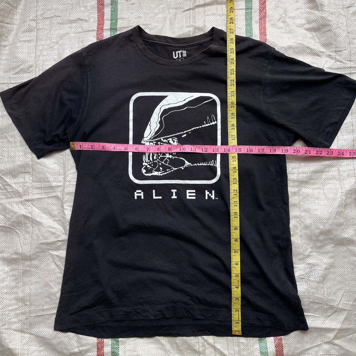 Uniqlo Alien Movie Twentieth Century Fox Film X Uniqlo Copyright Size US L / EU 52-54 / 3 - 5 Thumbnail