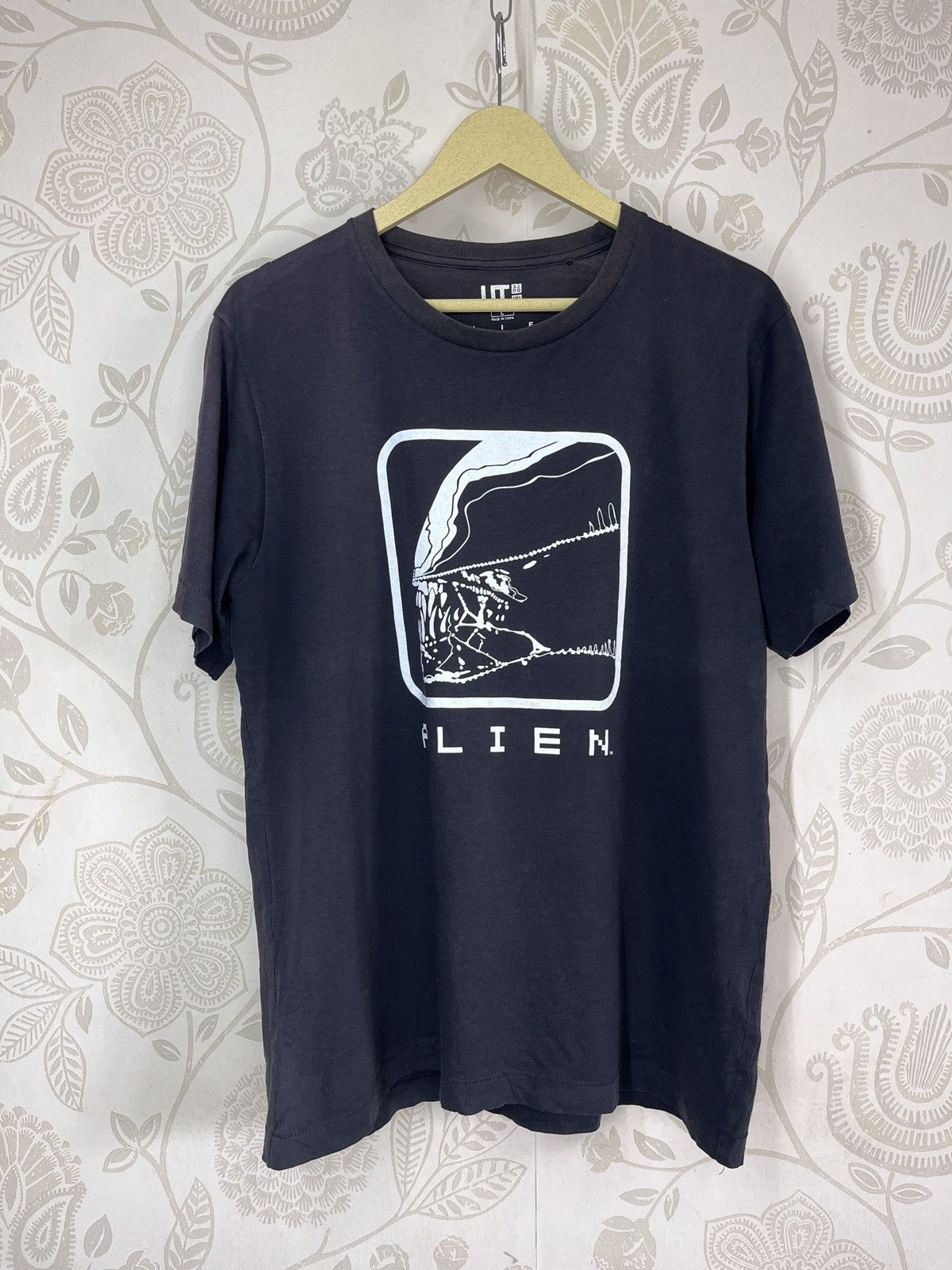 Uniqlo Alien Movie Twentieth Century Fox Film X Uniqlo Copyright Size US L / EU 52-54 / 3 - 20 Thumbnail
