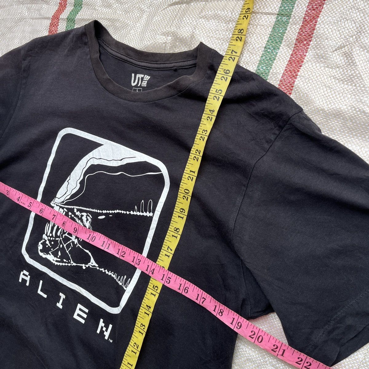 Uniqlo Alien Movie Twentieth Century Fox Film X Uniqlo Copyright Size US L / EU 52-54 / 3 - 4 Thumbnail