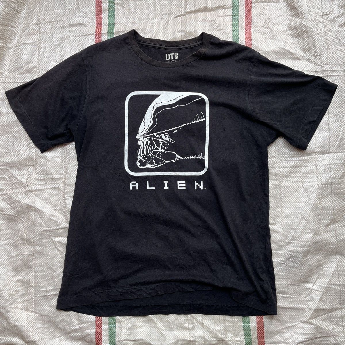 Uniqlo Alien Movie Twentieth Century Fox Film X Uniqlo Copyright Size US L / EU 52-54 / 3 - 19 Thumbnail