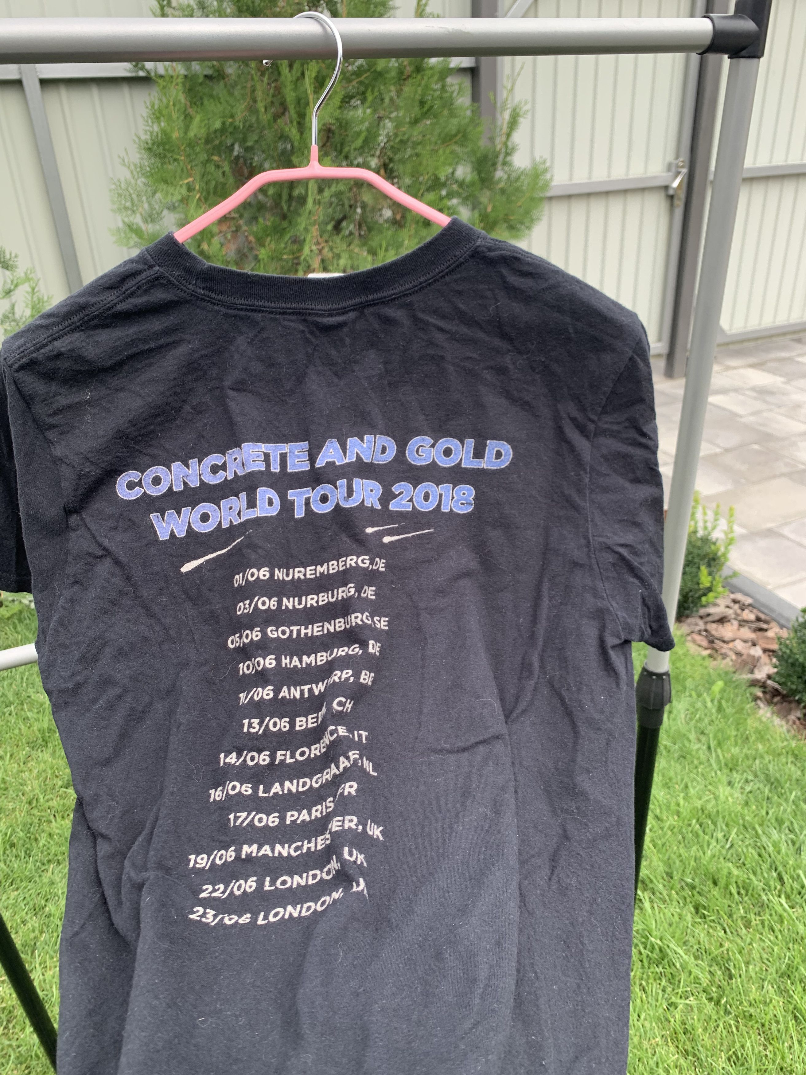 Band Tees Foo Fighters 2018 tour tee Size US M / EU 48-50 / 2 - 7 Thumbnail