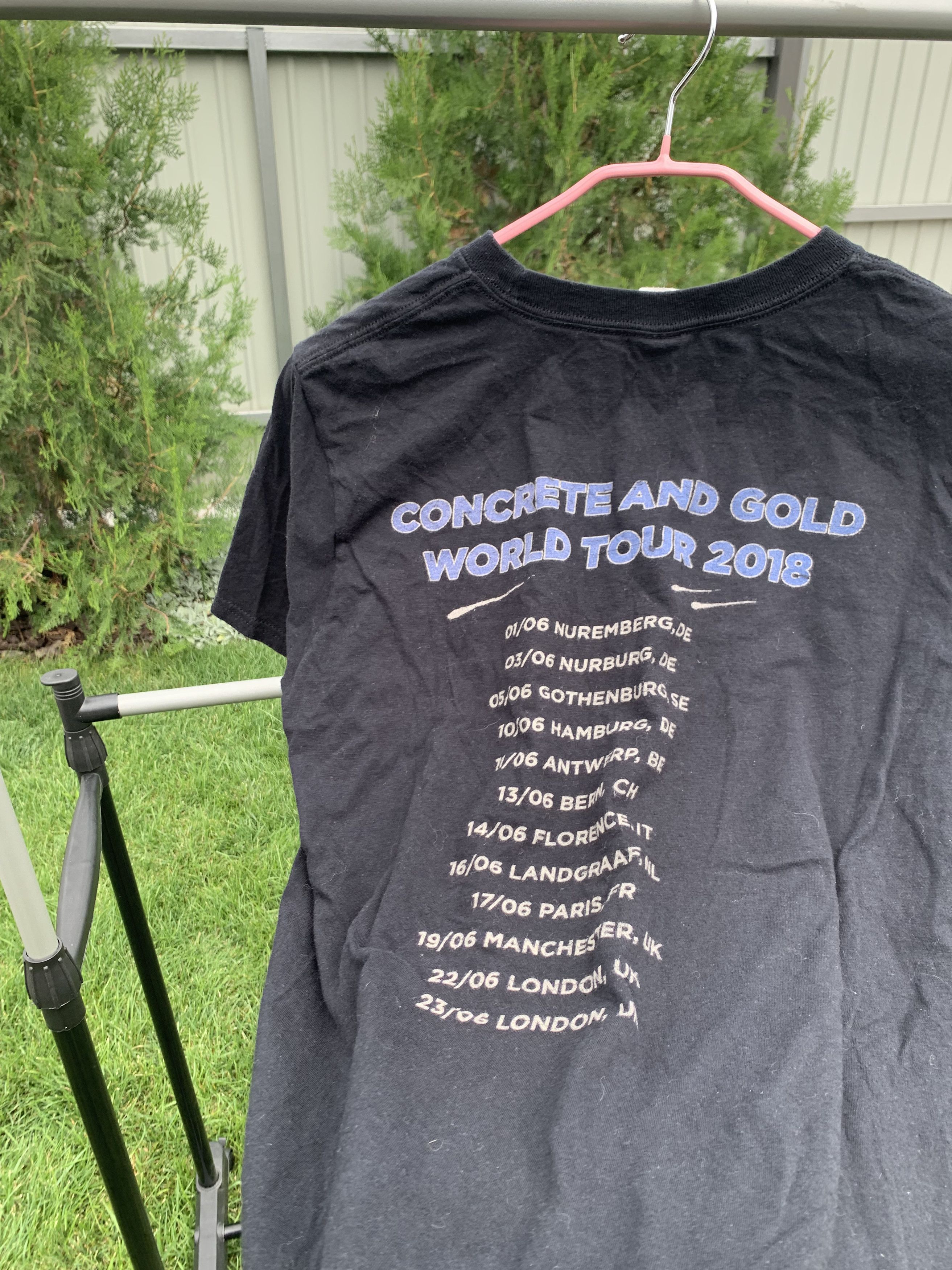 Band Tees Foo Fighters 2018 tour tee Size US M / EU 48-50 / 2 - 6 Thumbnail