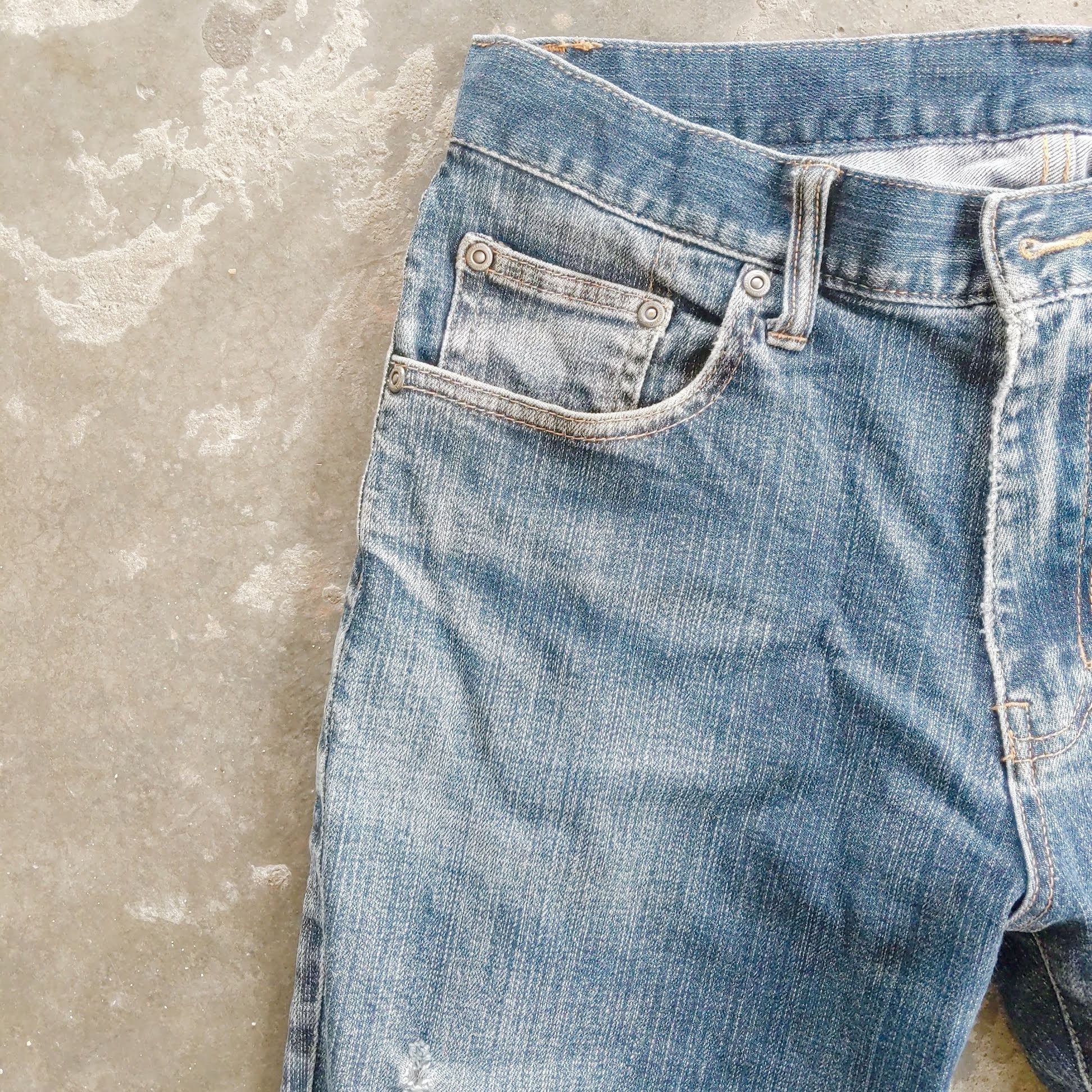Japanese Brand Vintage Japanese Faded Distressed Denim Jean Pants W30 Size US 30 / EU 46 - 3 Thumbnail