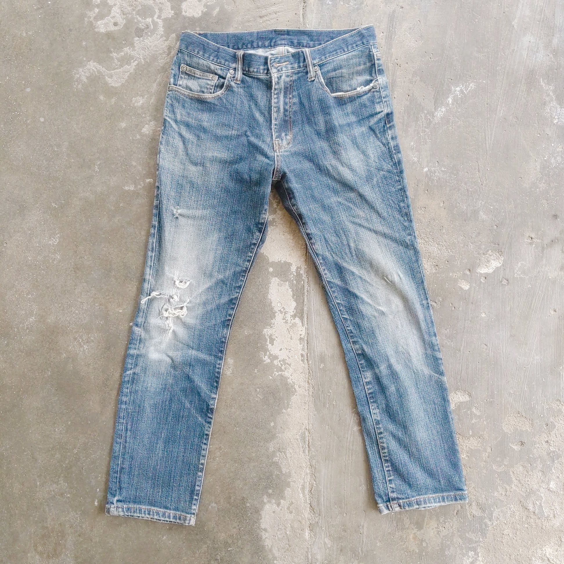 Japanese Brand Vintage Japanese Faded Distressed Denim Jean Pants W30 Size US 30 / EU 46 - 1 Thumbnail