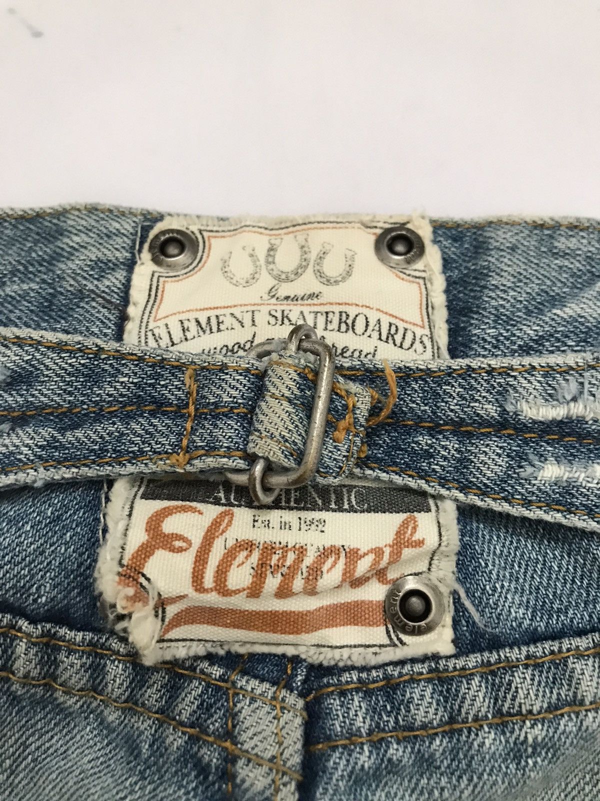 ELEMENT SKATEBOARD BUCKLE BACK DISTRESSES JEANS