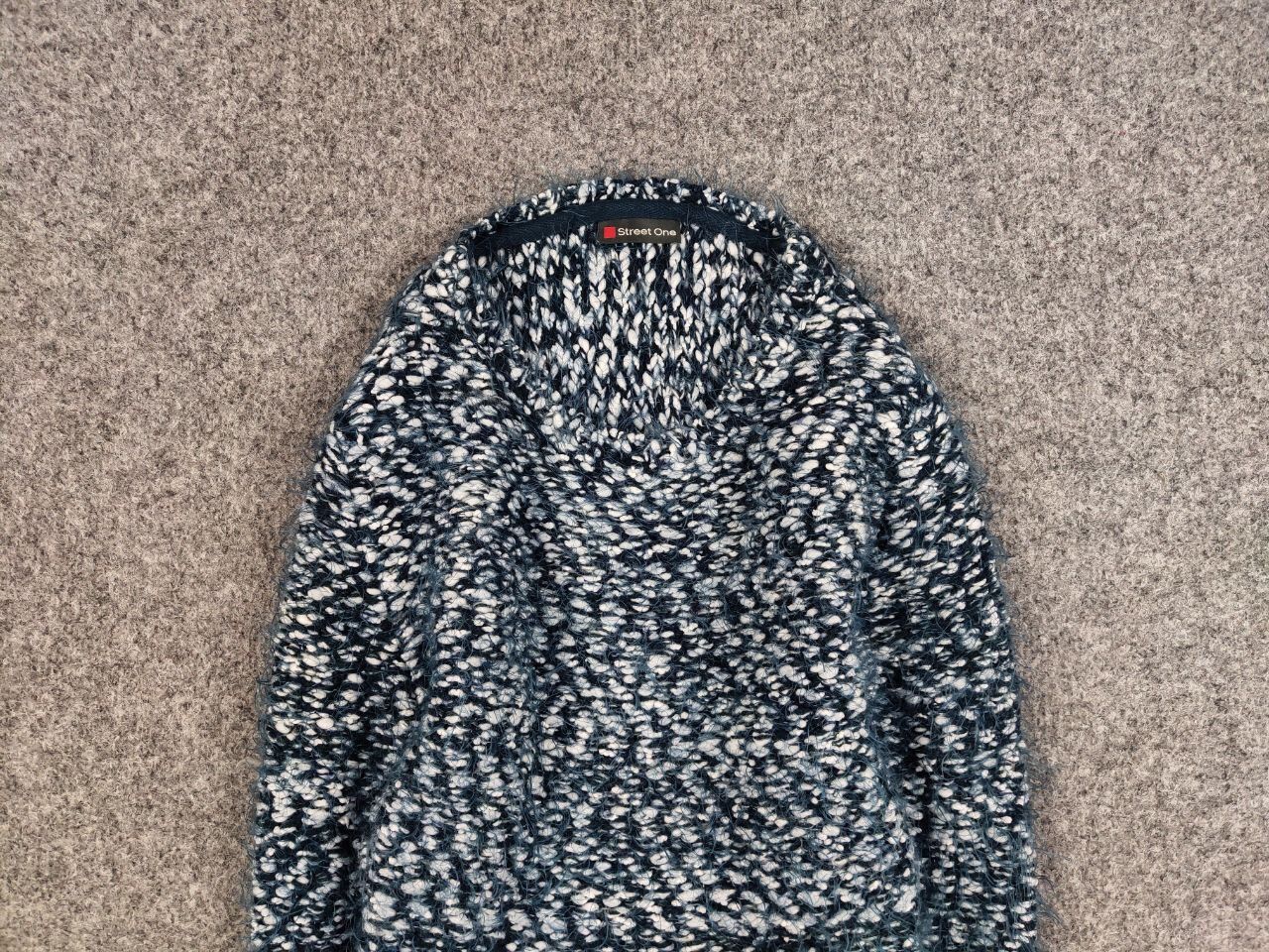 Japanese Brand Vintage Japanese Blue Mohair Style Fuzzy Crewneck Sweater Size US S / EU 44-46 / 1 - 8 Thumbnail