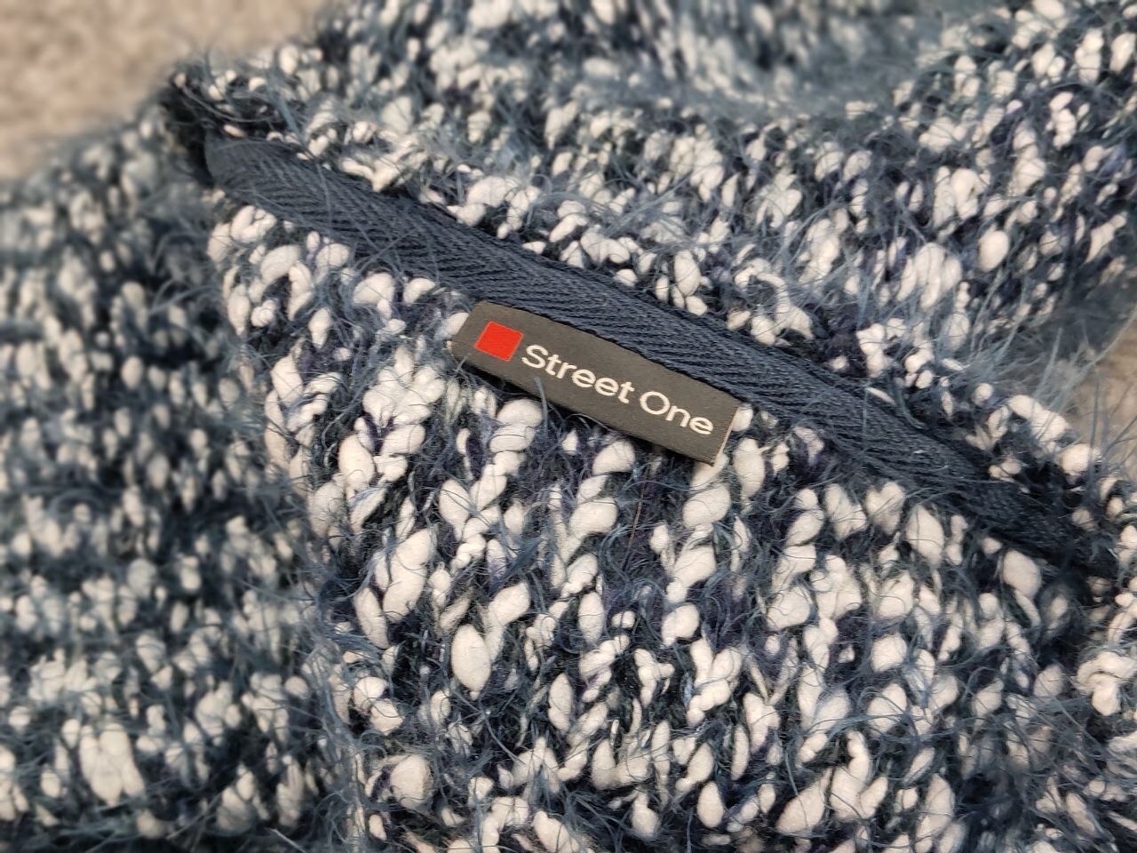 Japanese Brand Vintage Japanese Blue Mohair Style Fuzzy Crewneck Sweater Size US S / EU 44-46 / 1 - 18 Thumbnail